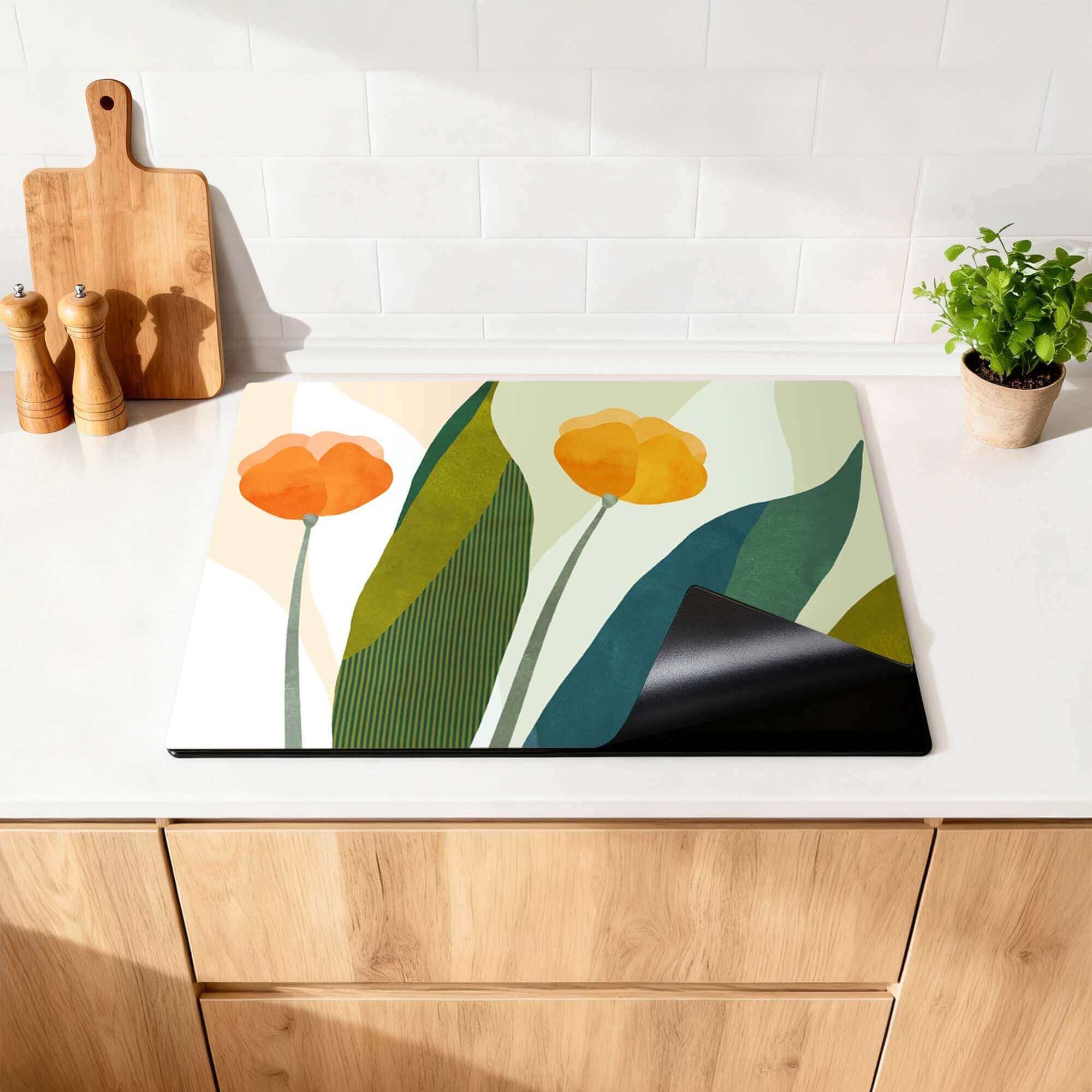 Soft Botanical Kollektion mit sanften Blumen und tiefen Grüntönen für einen beruhigenden Küchenstil.