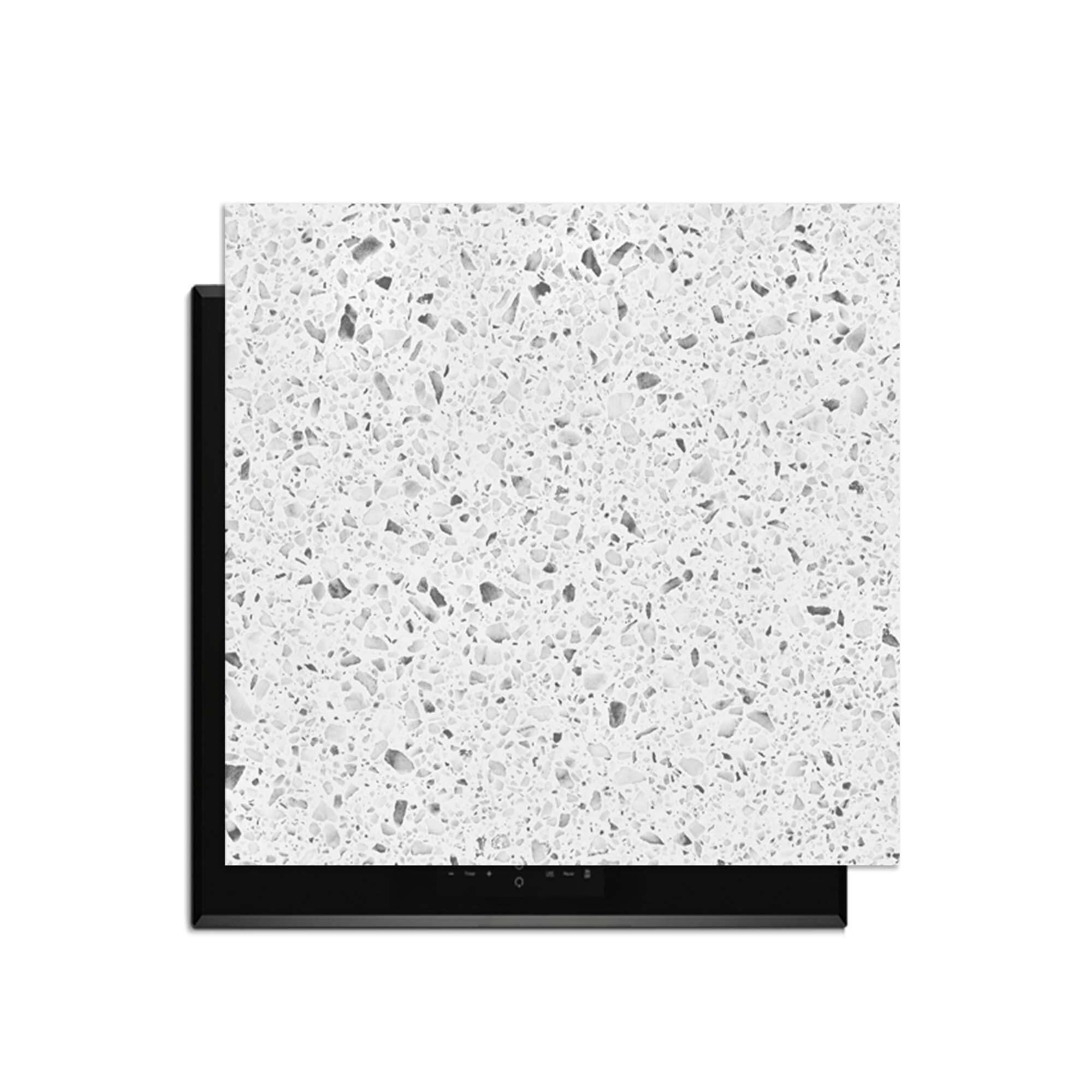 Nordic Quartz - Herdabdeckplatte auf Induktionskochfeldern mit stilvoller Terrazzo-Struktur.