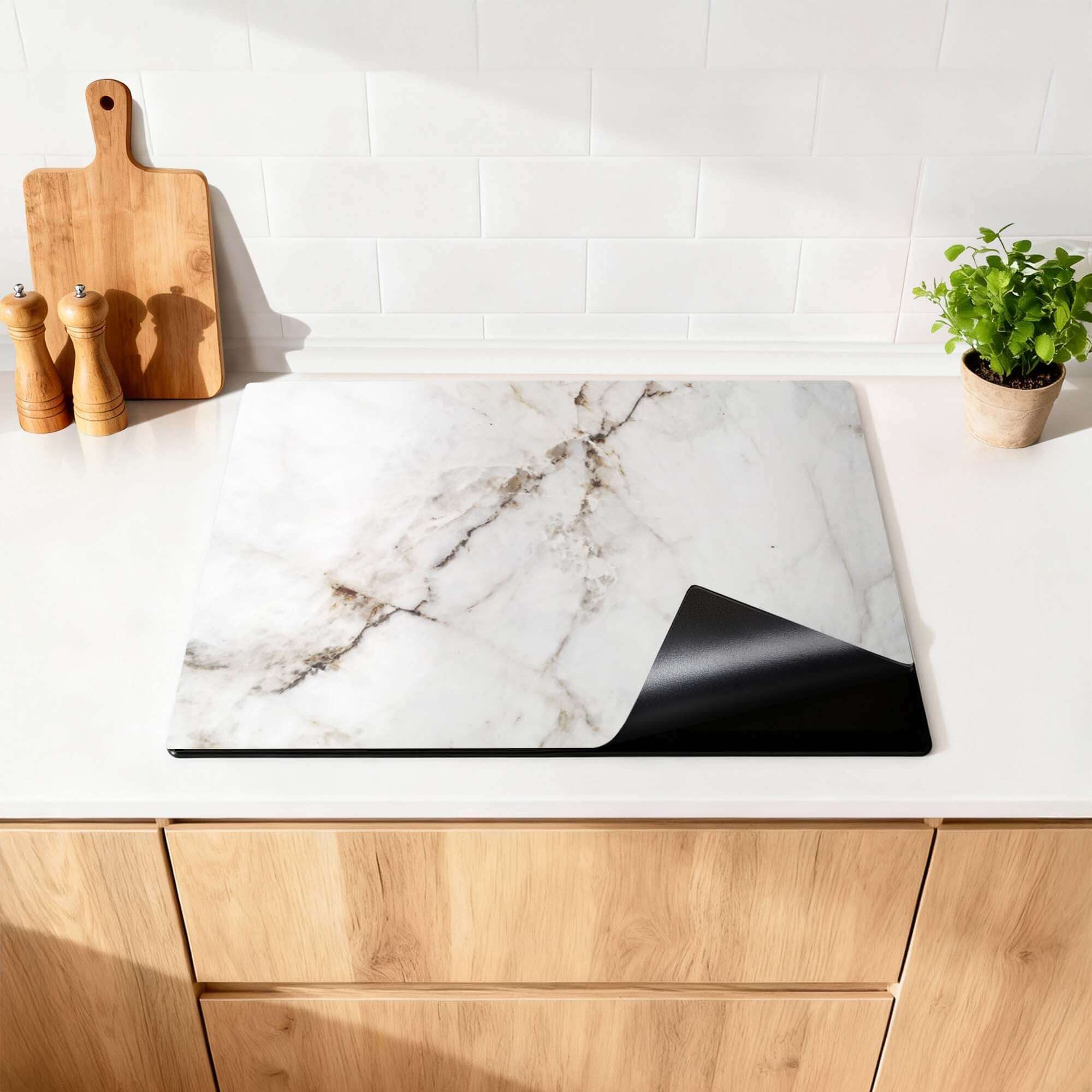 Pure Marble - Herdabdeckplatte für die Küchenarbeitsplatte mit luxuriösem Aussehen und Kratzschutz.