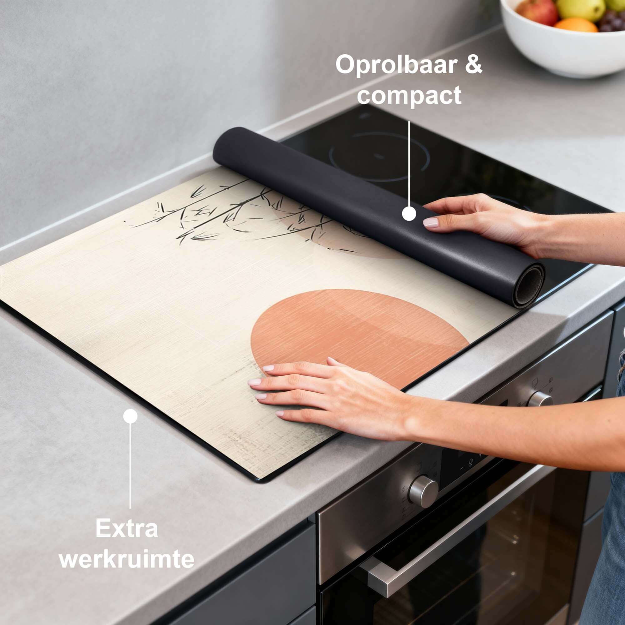 Zen Balance - Japandi Herdabdeckplatte auf einer Küchenarbeitsplatte mit minimalistischem Design.