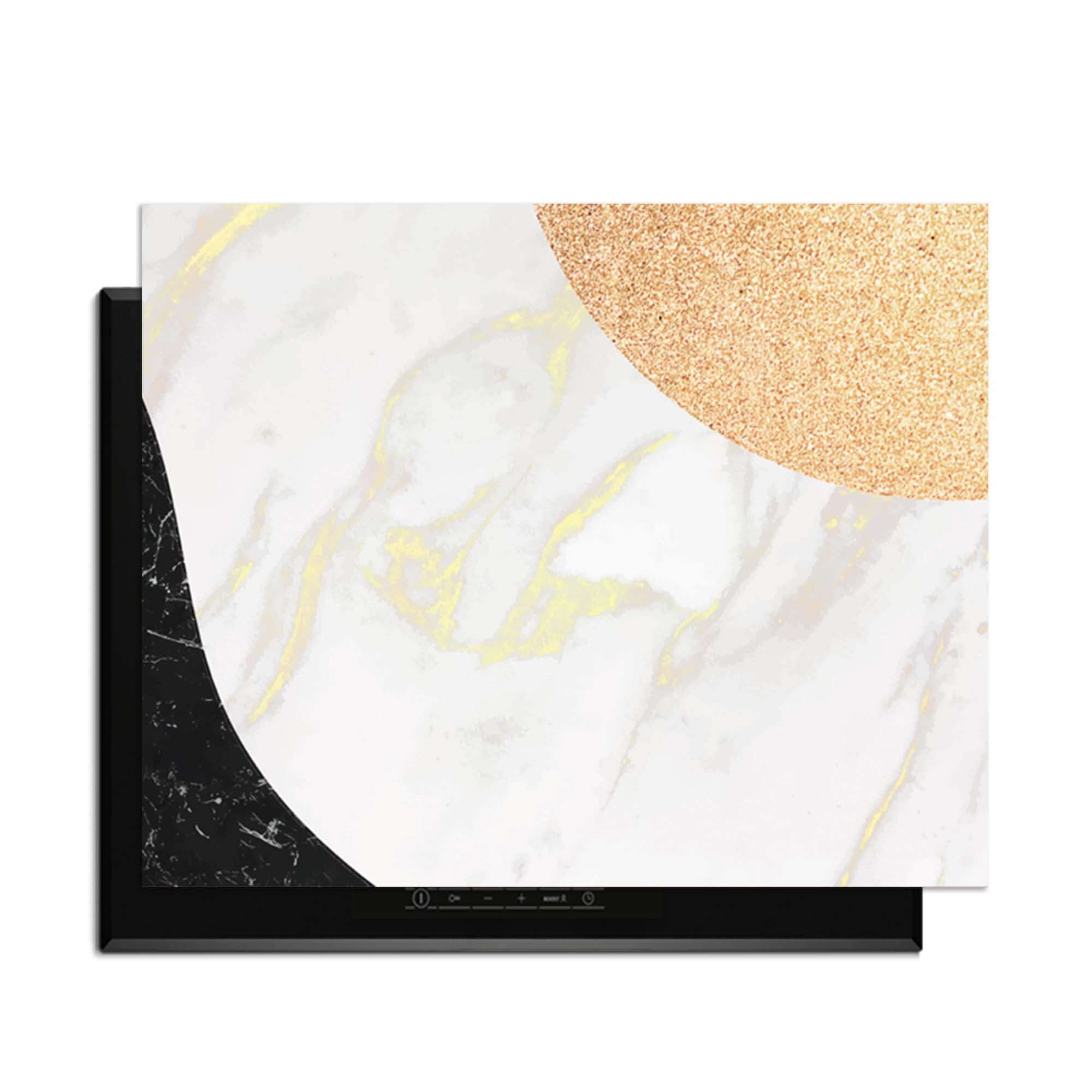 Marble Chic - Herdabdeckplatte mit einer eleganten Mischung aus schwarzem und weißem Marmor und goldenen Akzenten.