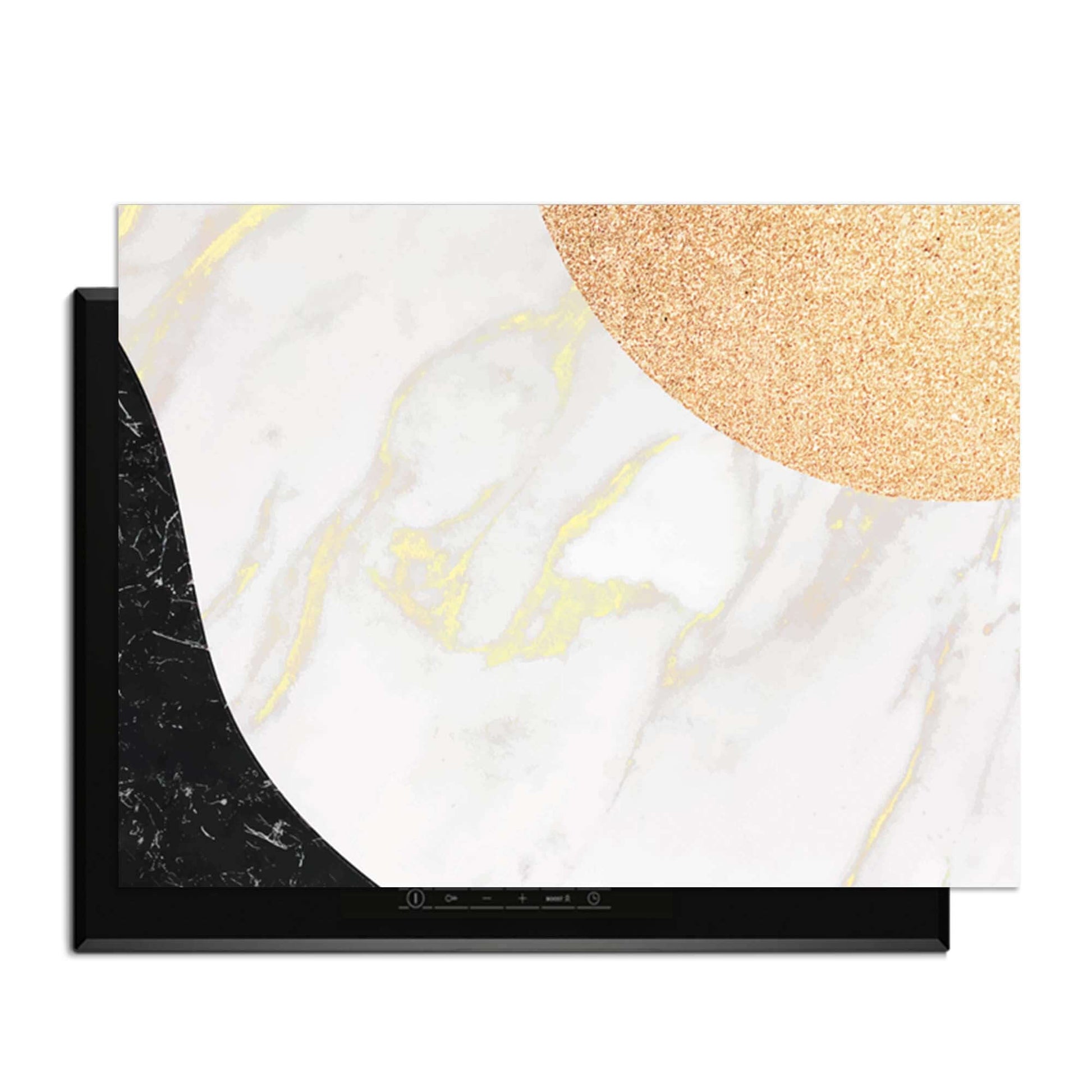Marble Chic - Herdabdeckplatte mit weißem, schwarzem Marmor und goldenen Akzenten für einen luxuriösen Küchenstil.