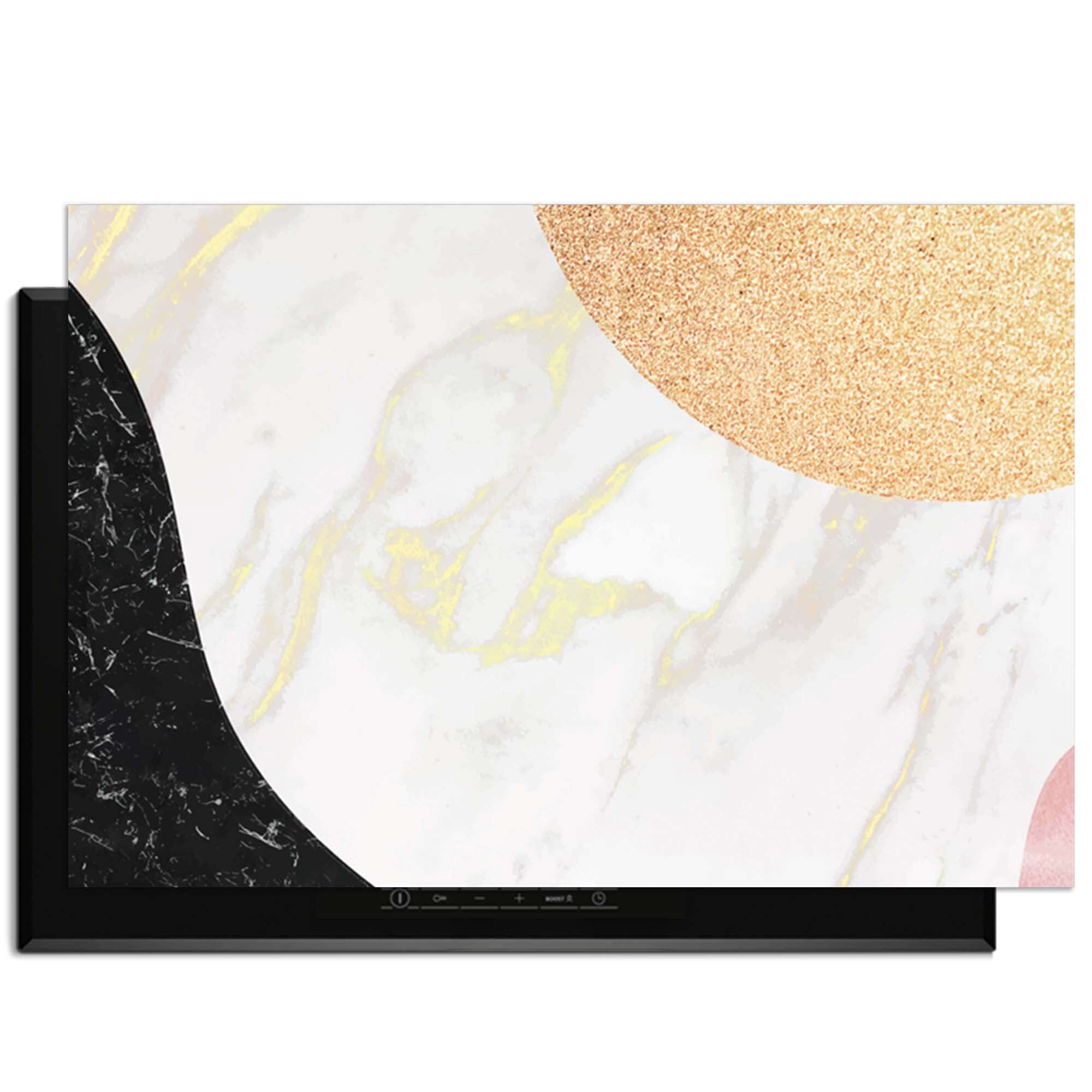 Marble Chic - Herdabdeckplatte mit schwarzem und weißem Marmor, goldenen und rosa Akzenten für eine luxuriöse Küche.