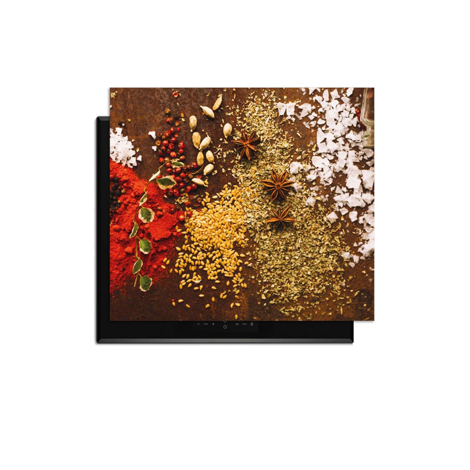 Spice Symphony - Herdabdeckplatte mit bunten Gewürzen und Salz auf einem schwarzen Induktionskochfeld.