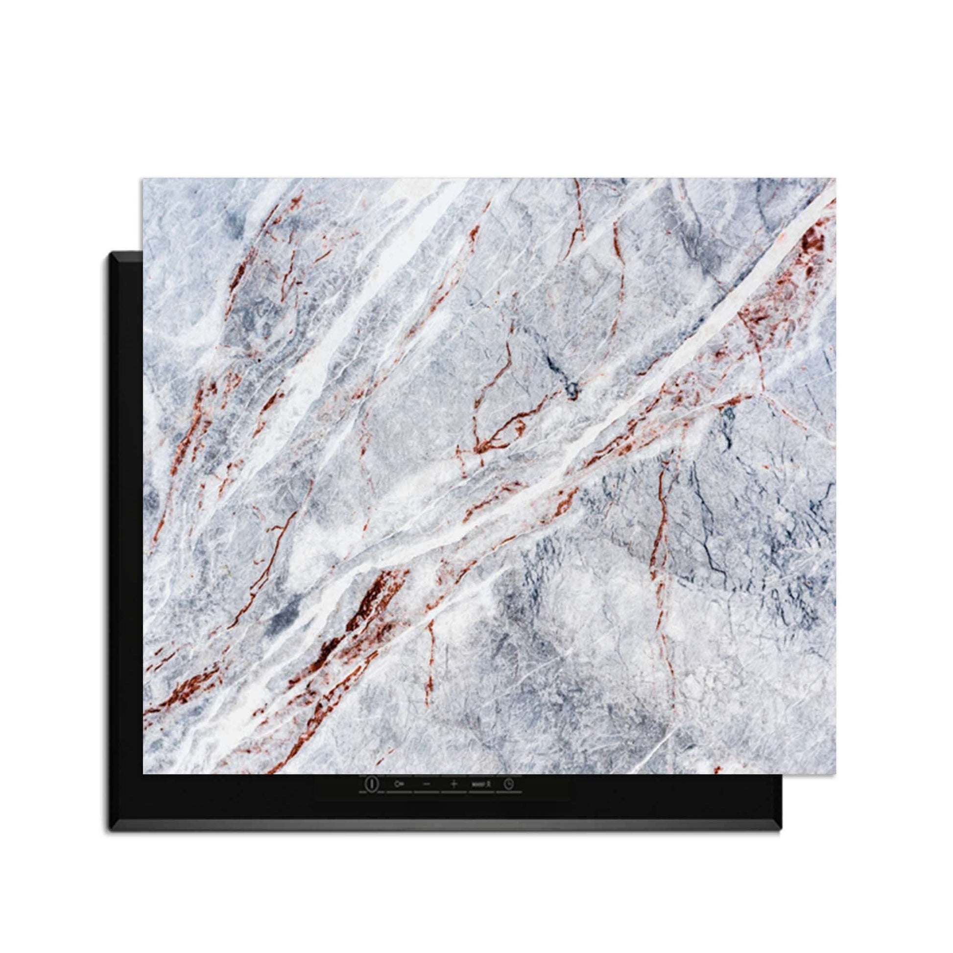 Elegantes Marmor - Herdabdeckplatte auf einem Induktionskochfeld für ein luxuriöses Küchenbild.