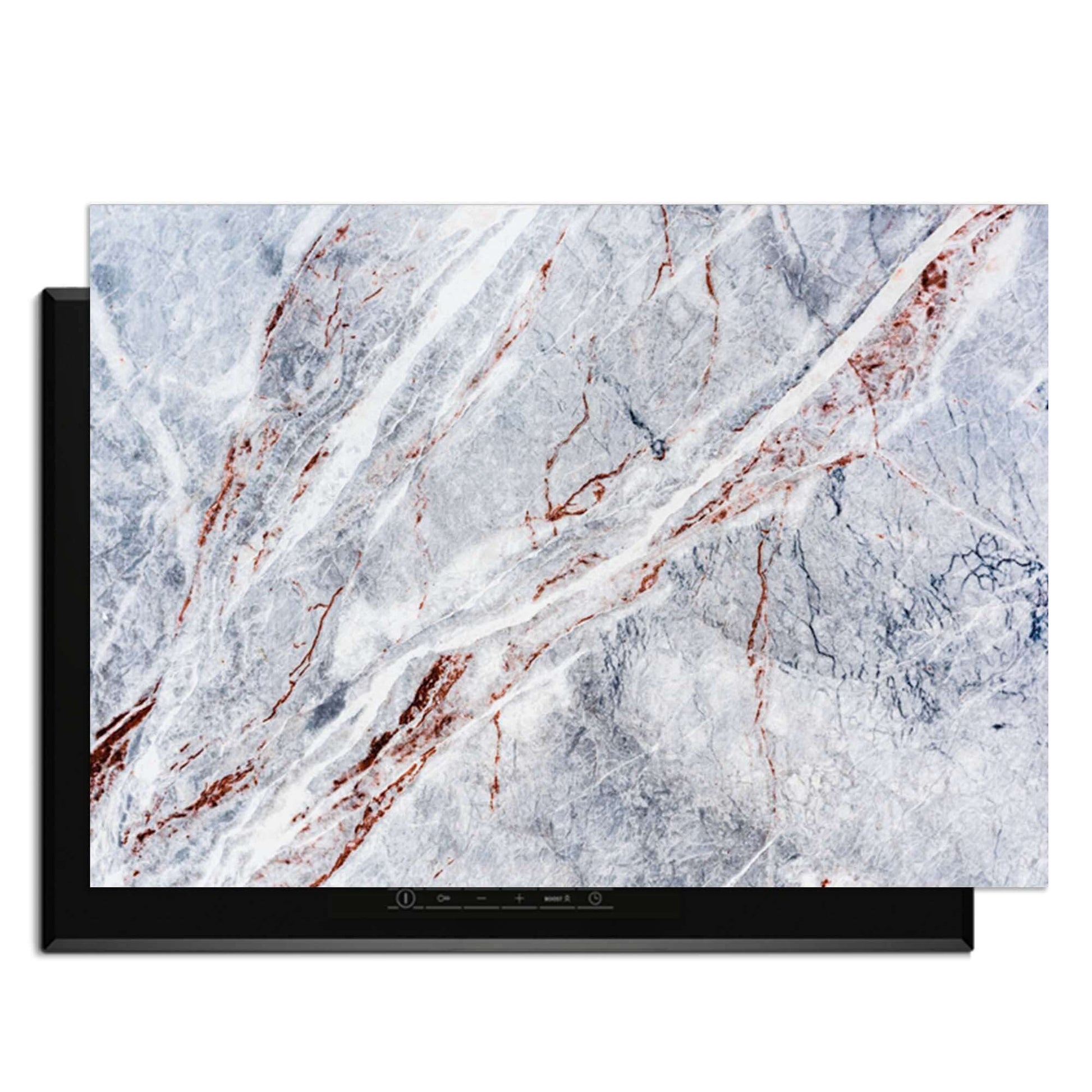 Elegantes Marmor - Herdabdeckplatte auf einem Induktionskochfeld mit luxuriöser Marmoroptik.
