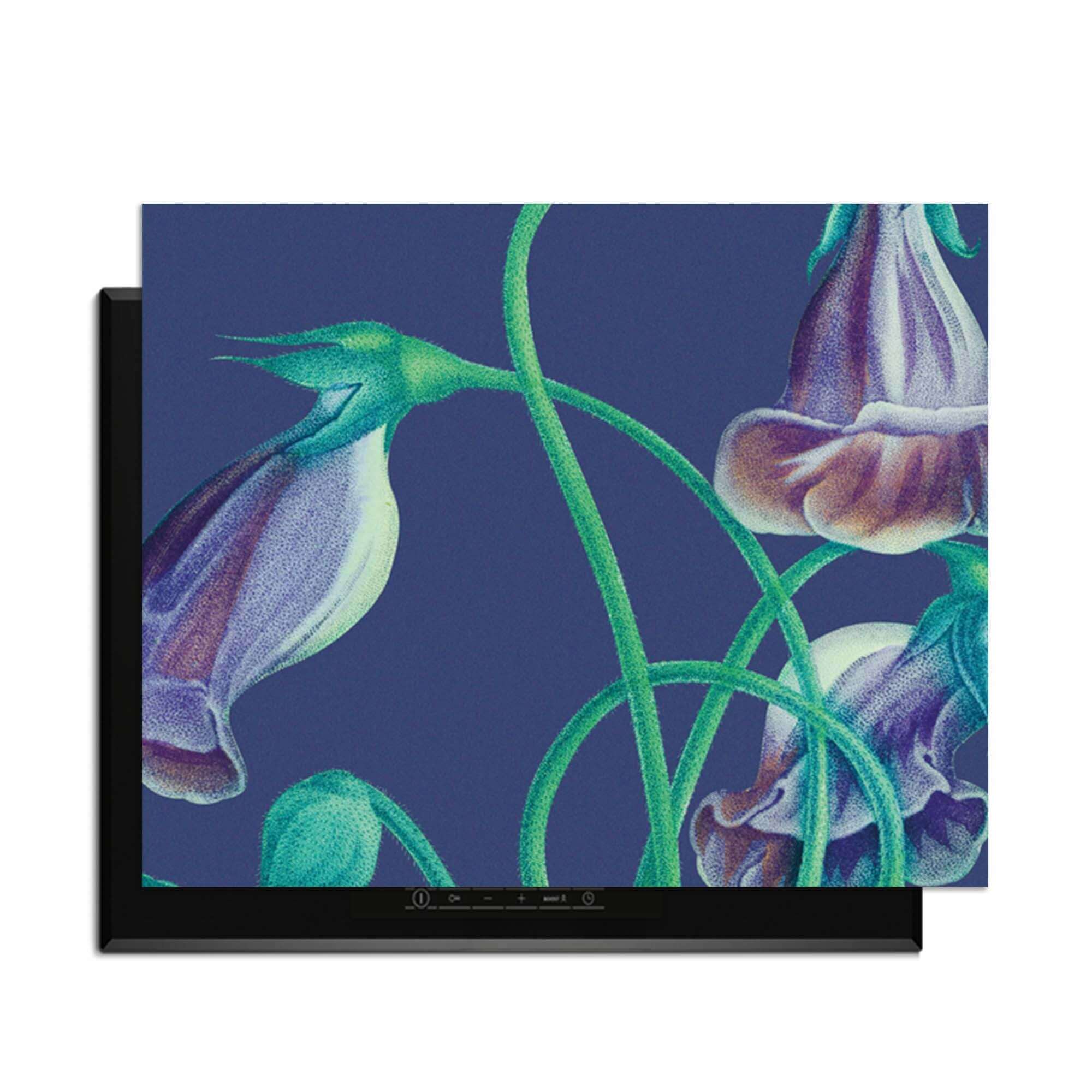 Midnight Bloom - Herdabdeckplatte mit violetten Blumen auf tiefem Hintergrund für eine stilvolle Küche.