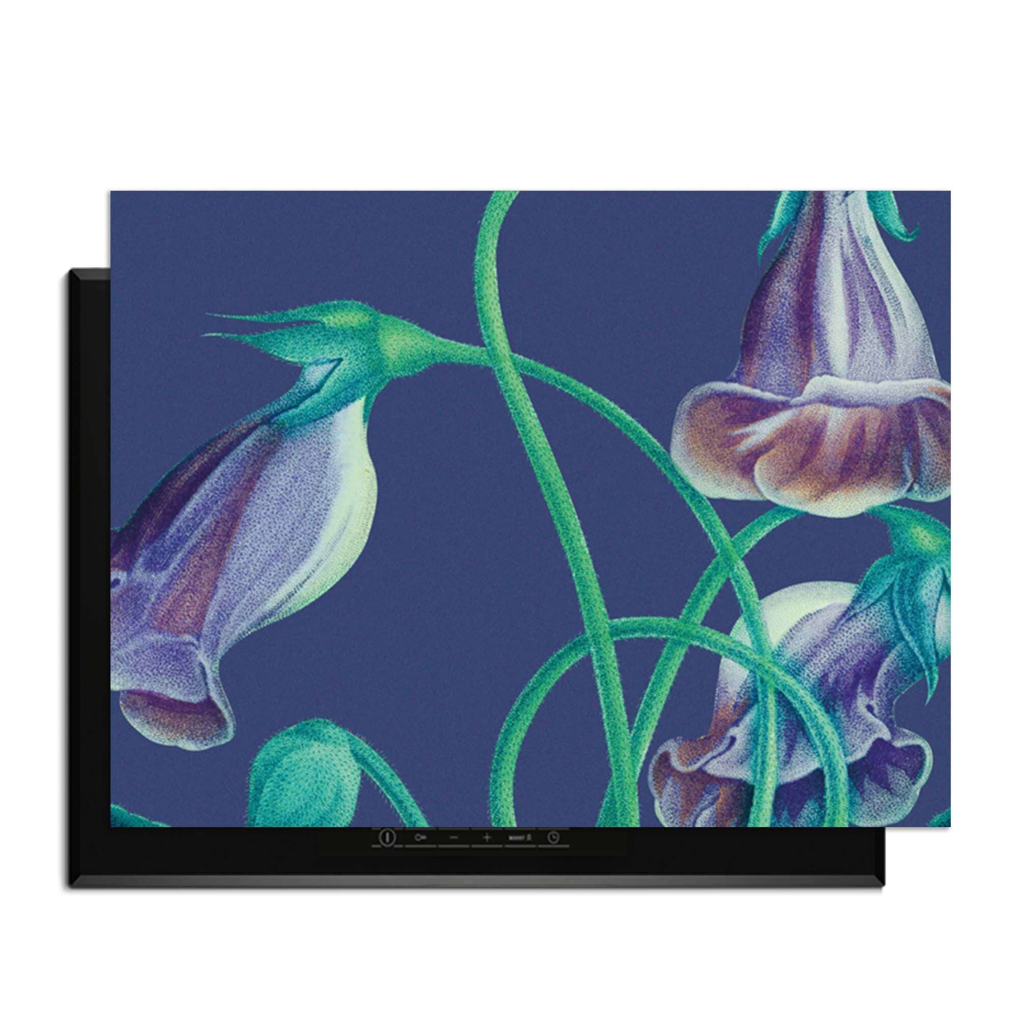 Midnight Bloom - Herdabdeckplatte mit lilafarbenen Blumen auf einem tiefen Hintergrund für einen stilvollen Küchenschutz.