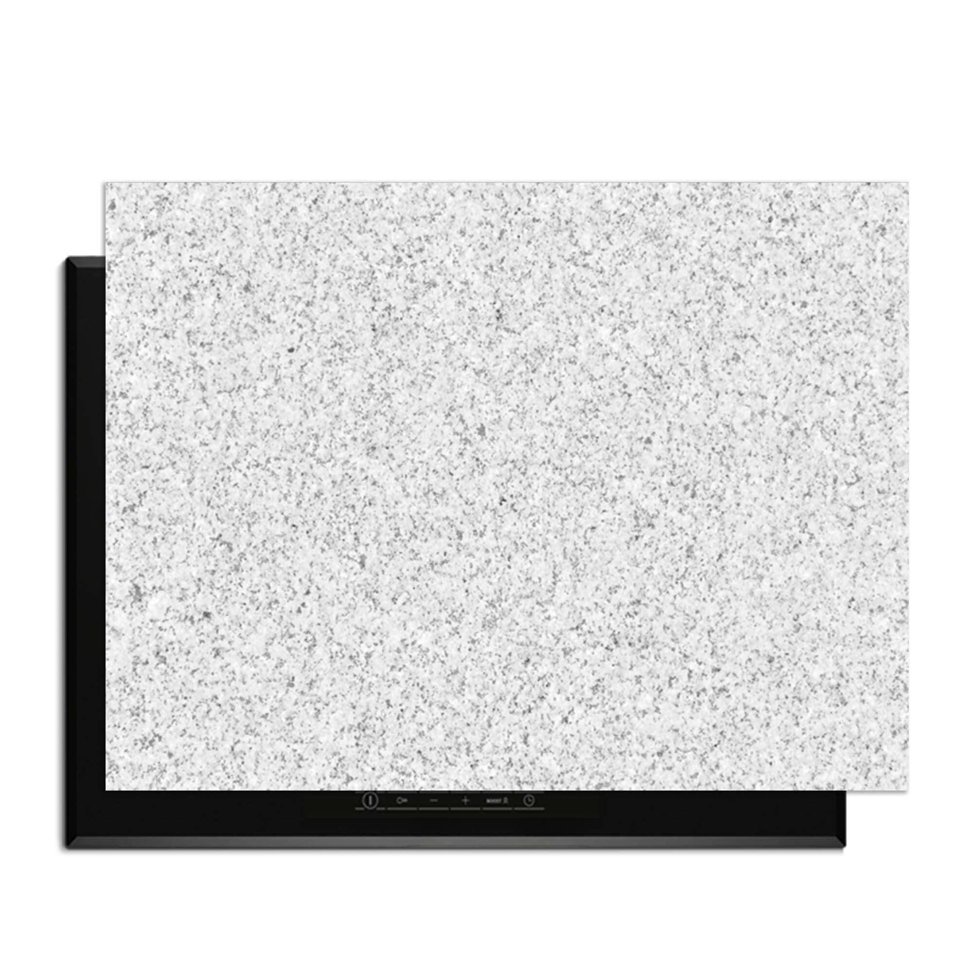 Arctic Granite - Herdabdeckplatte auf einem Induktionskochfeld zum Schutz vor Kratzern und Schmutz.
