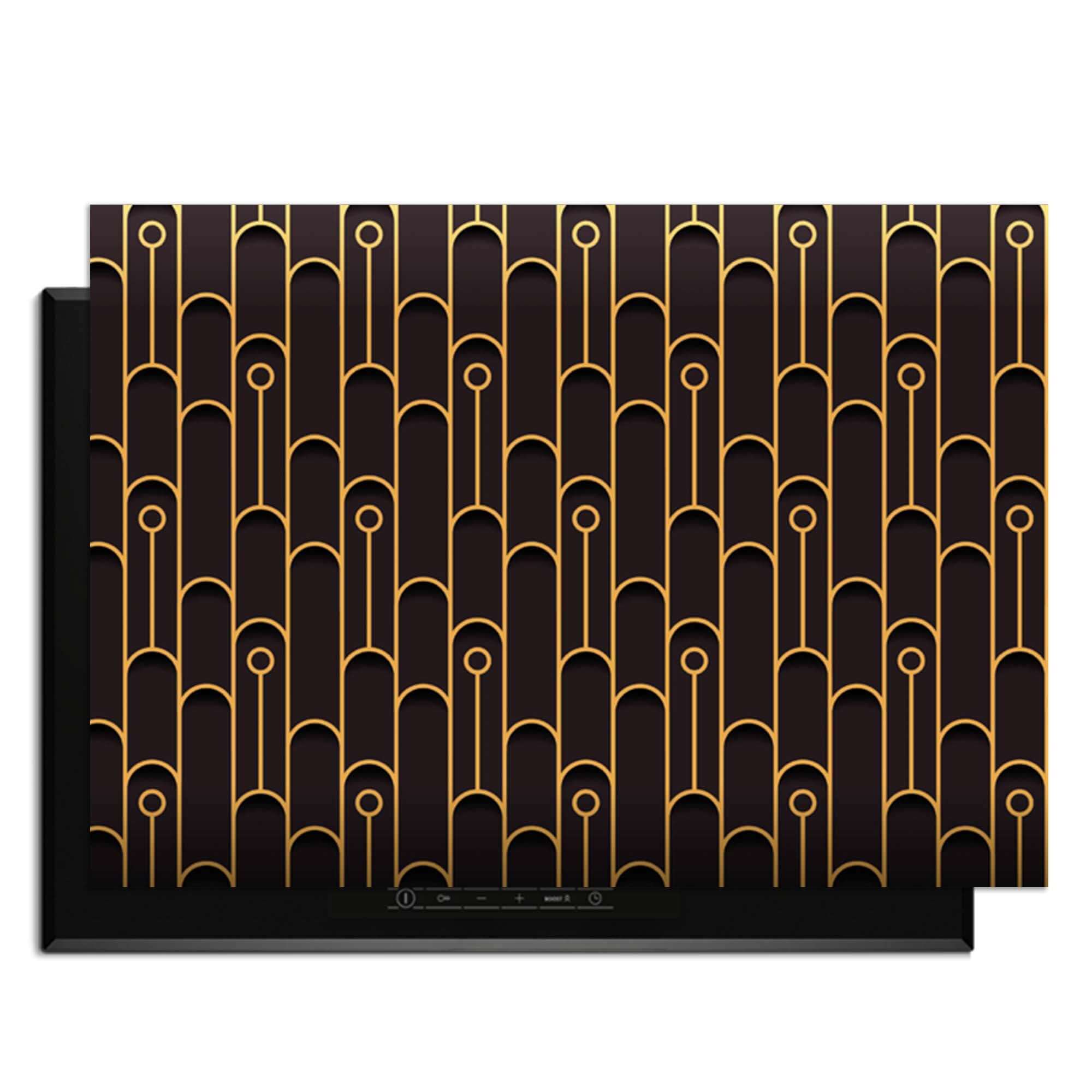 Golden Arc - Herdabdeckplatte mit elegantem geometrischen Muster und goldenen Akzenten auf schwarzem Hintergrund.