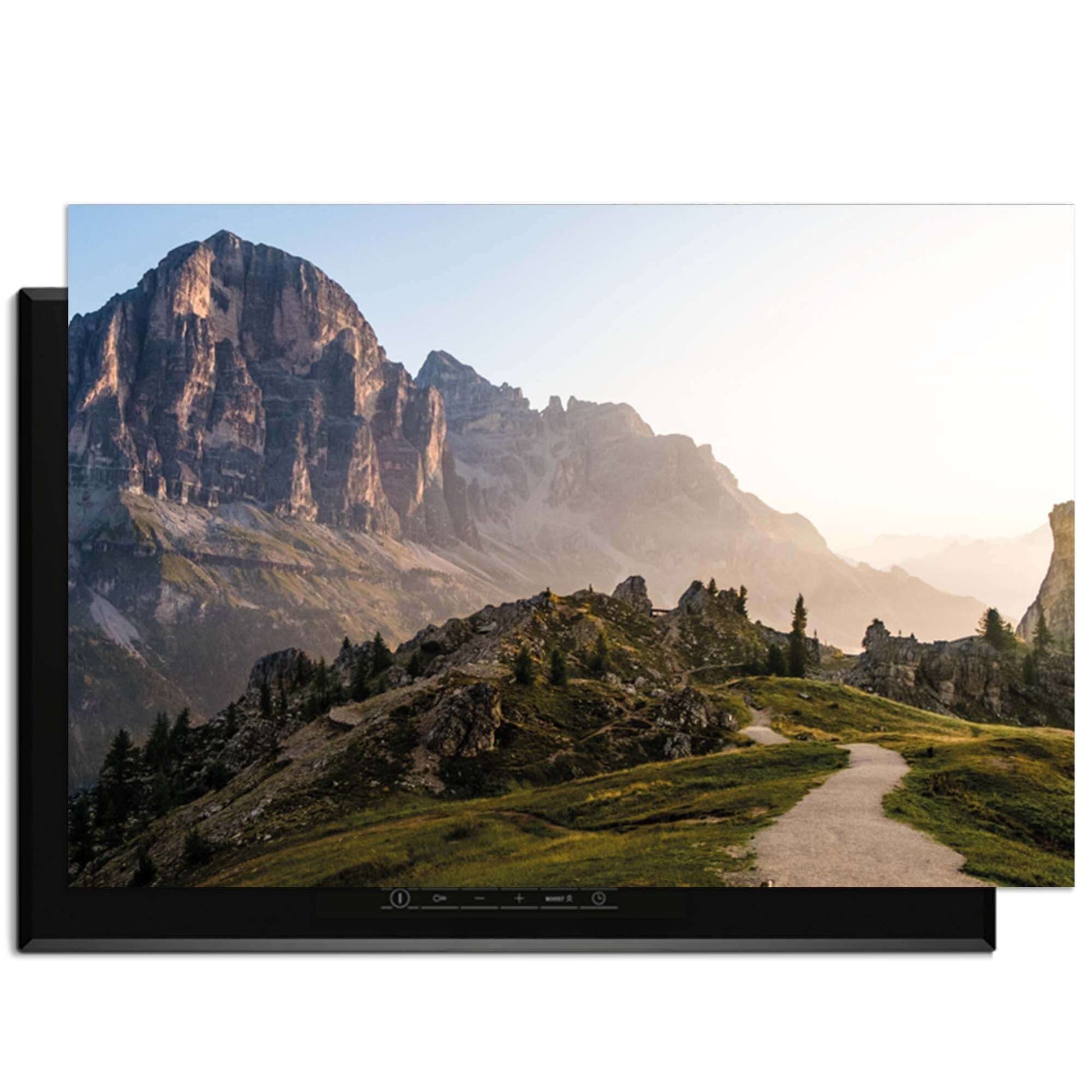 Morning Trails - Herdabdeckplatte mit ruhigen Bergen und einem Wanderweg in sanften Morgenfarben.