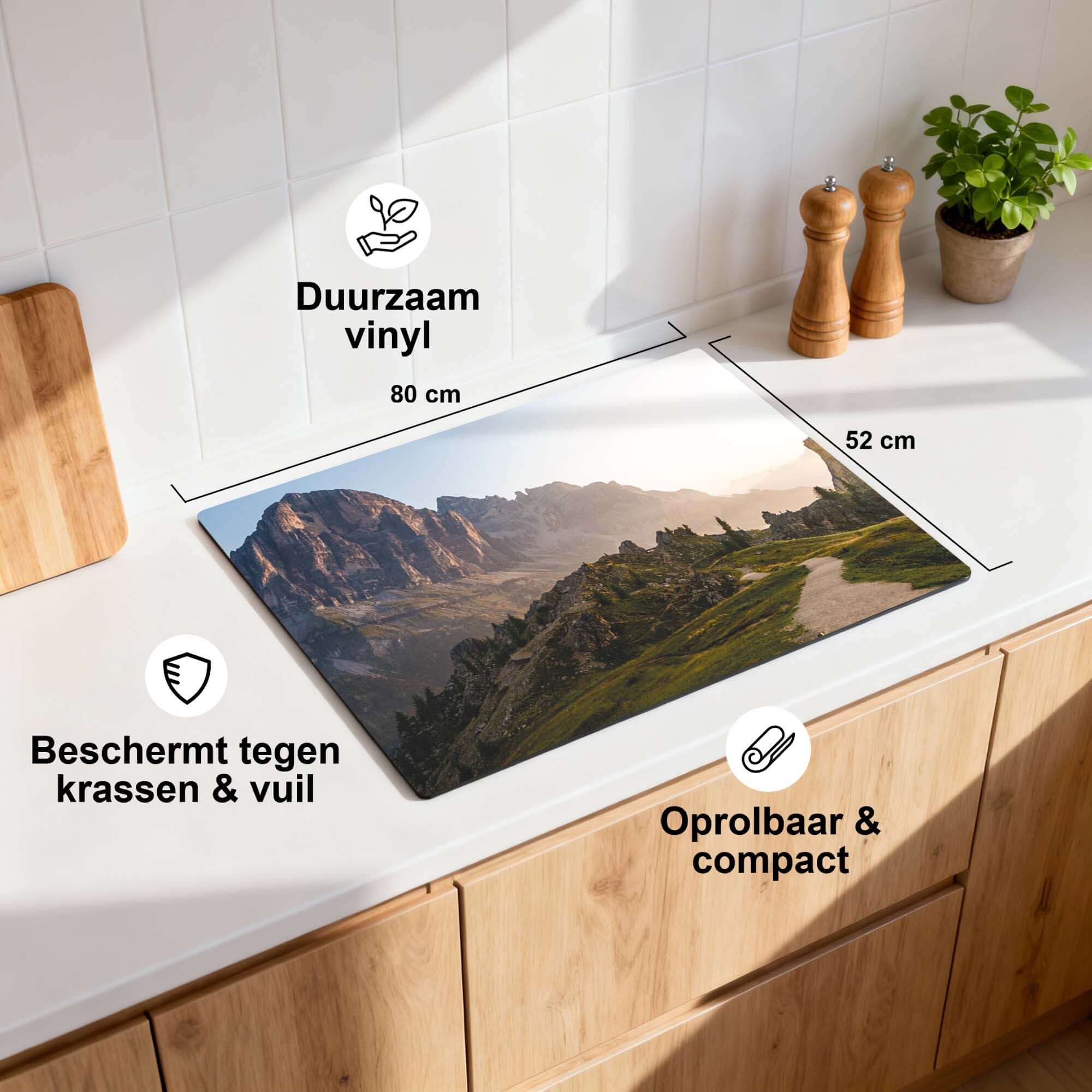 Morning Trails - Herdabdeckplatte auf einer Küchenarbeitsplatte mit einer schönen Berglandschaft und Abmessungen.