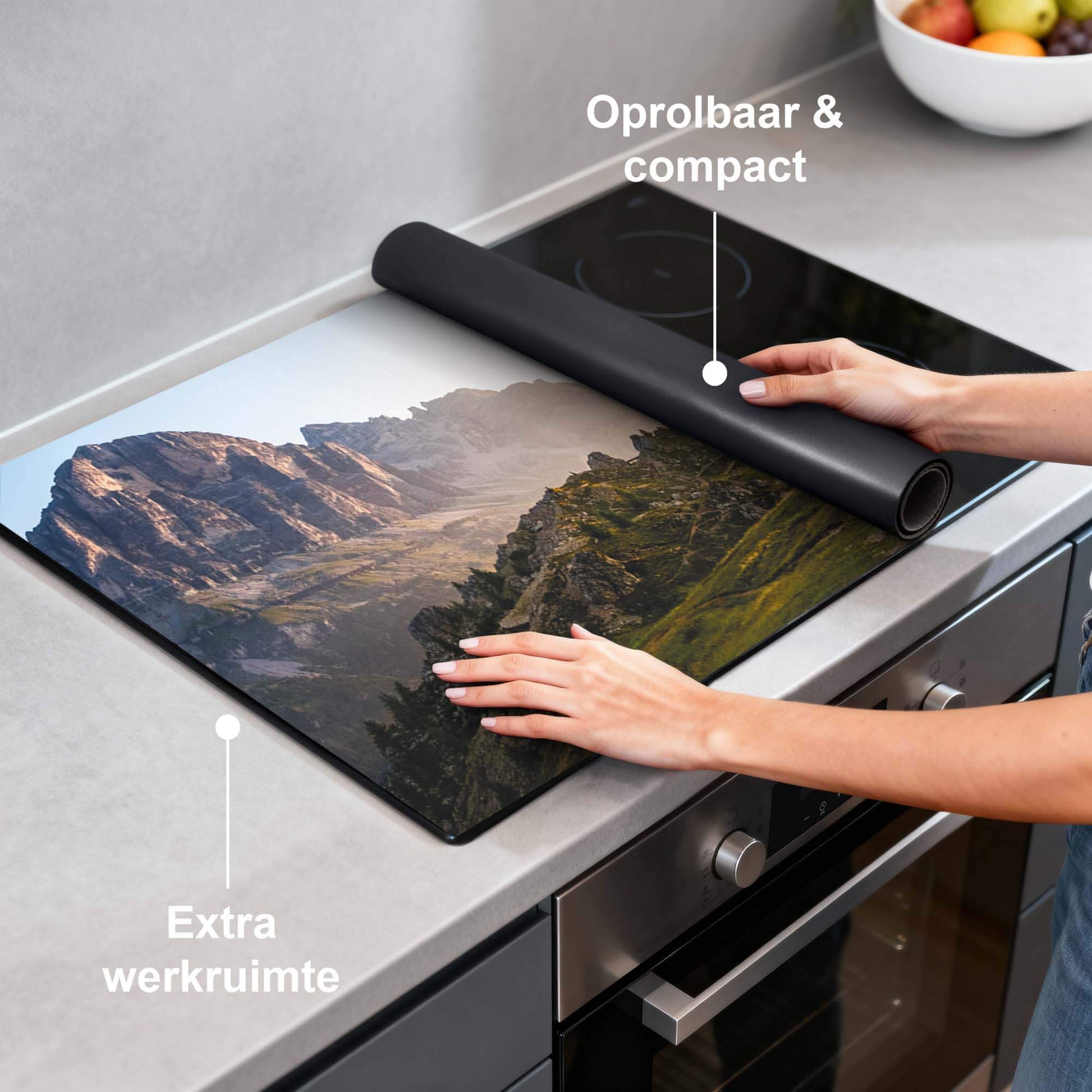 Morning Trails - Herdabdeckplatte mit Berglandschaft auf dem Kochfeld, für zusätzliche Arbeitsfläche und Komfort.