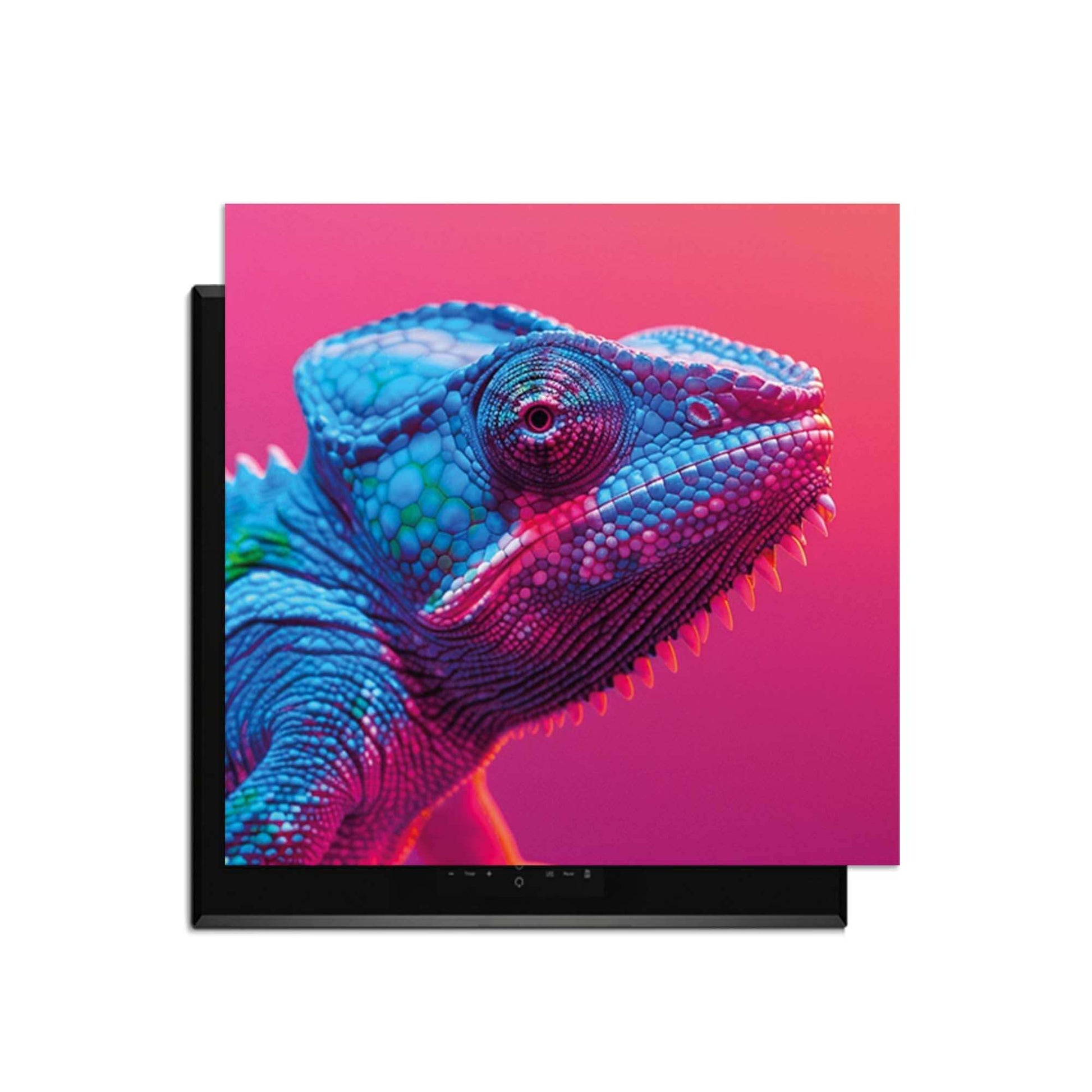 Chroma Cameleon - Herdabdeckplatte mit einem bunten Chamäleon im Neon-Stil auf einem Induktionskochfeld.