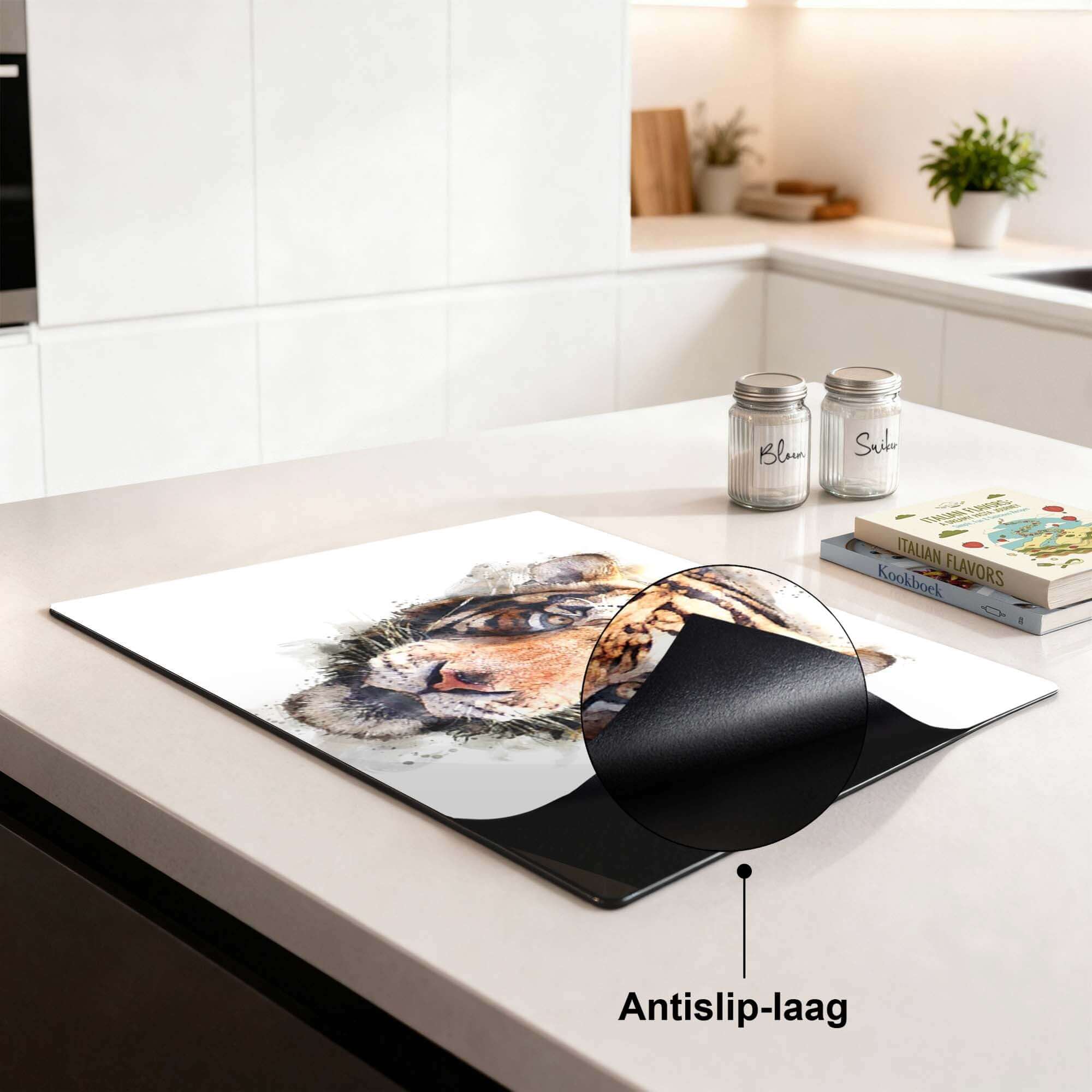 Majestic Tiger - Herdabdeckplatte mit rutschfester Beschichtung für eine moderne Küchenoberfläche.