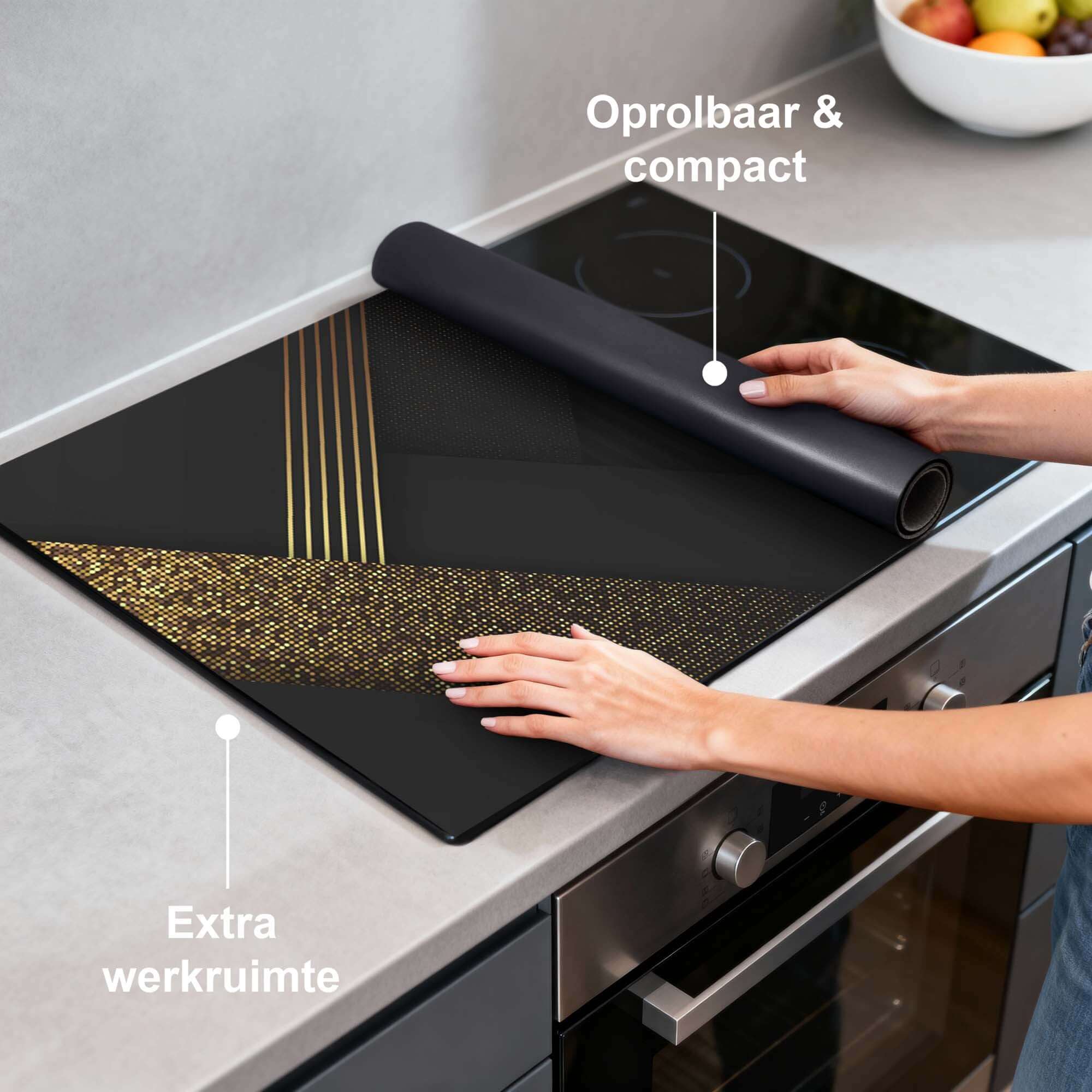 Goldene Geometrie - Herdabdeckplatte auf einem Kochfeld, modernes Design mit goldener Geometrie und zusätzlicher Arbeitsfläche.