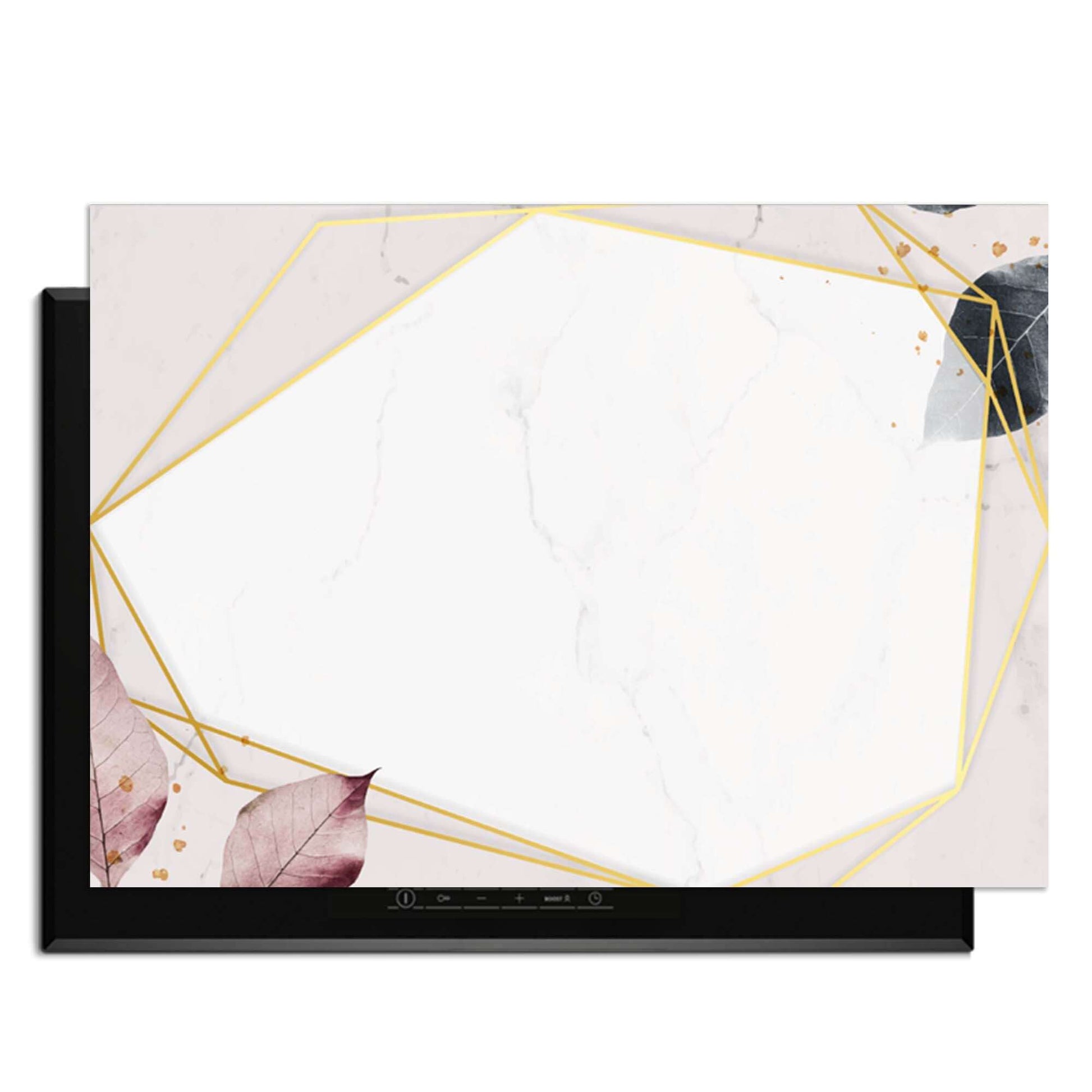 Geometrische Eleganz - Herdabdeckplatte mit weißem Marmormuster und goldenen Linien, moderner Stil.