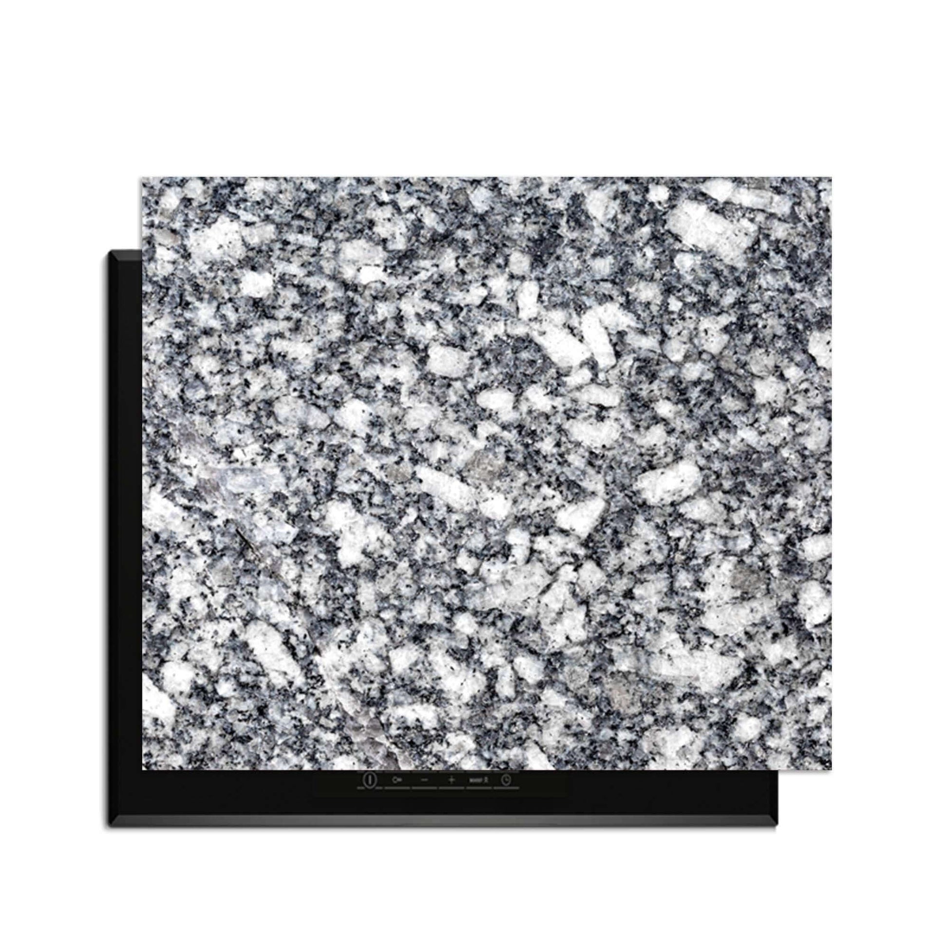 Midnight Granite - Herdabdeckplatte auf einem Induktionskochfeld, luxuriöse Granittextur für Schutz und Stil.