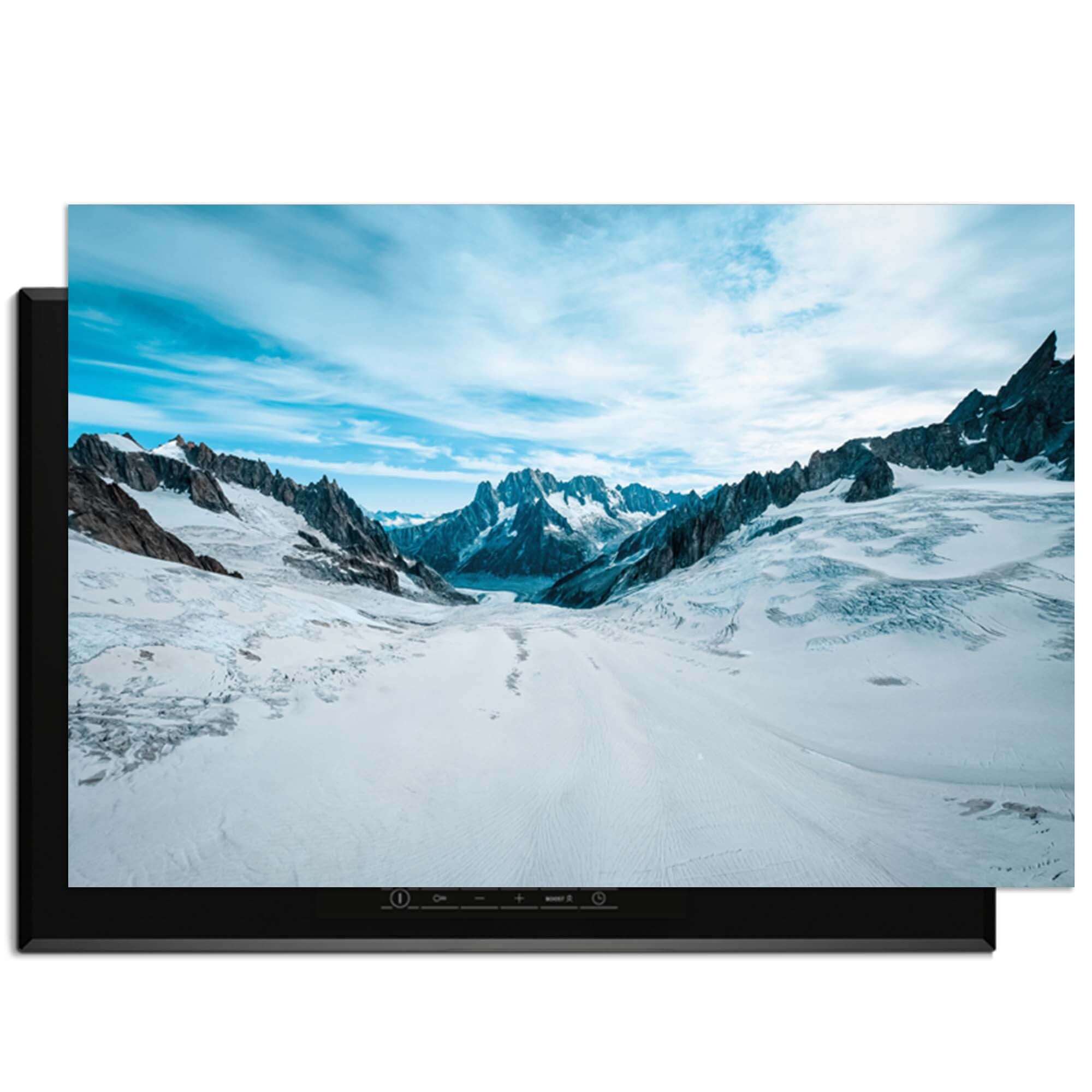 Frozen Peaks - Herdabdeckplatte mit einem heiteren Bild von verschneiten Bergen in der Küche.