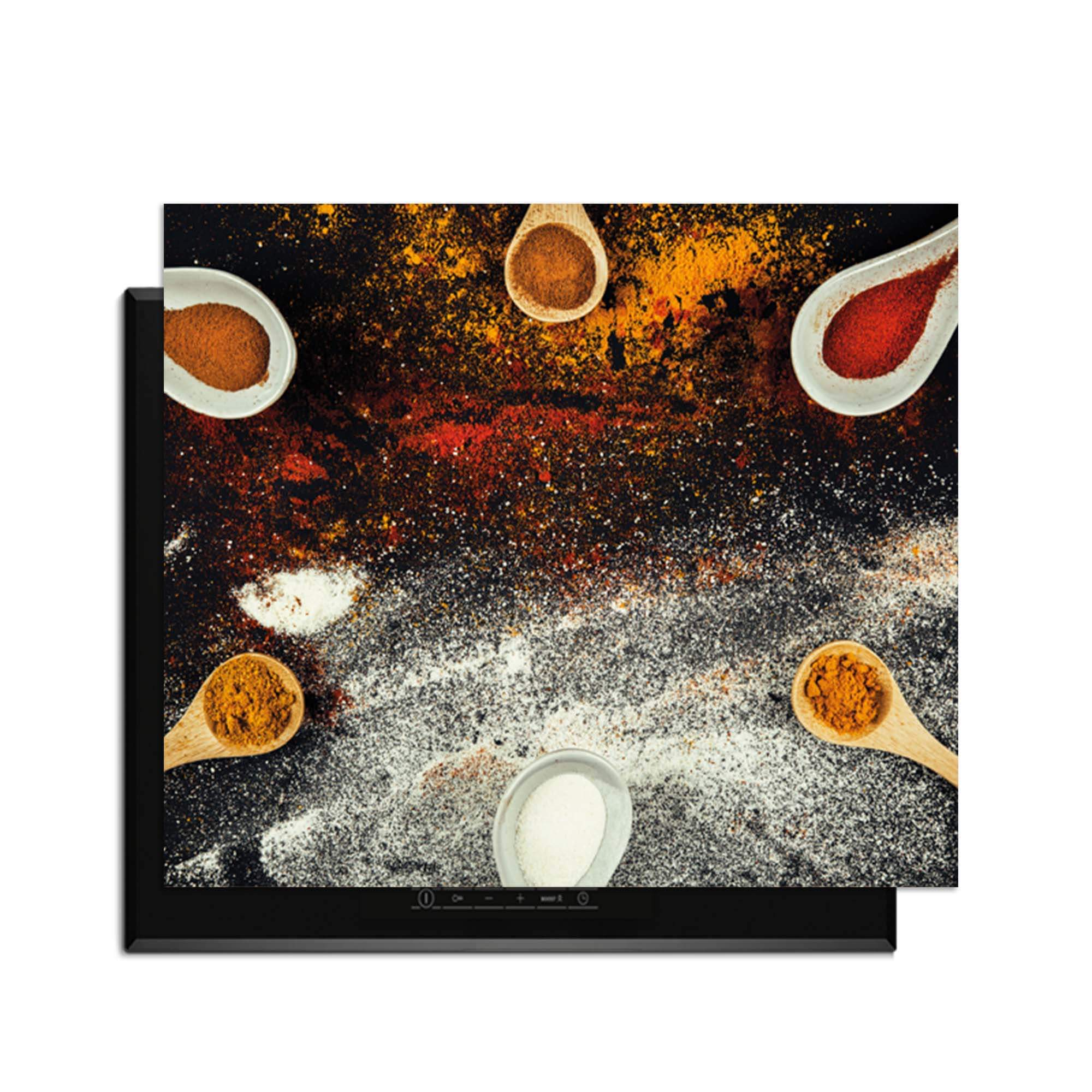 Spice Fusion - Herdabdeckplatte mit bunten Gewürzen und Holzlöffeln für eine stilvolle Küche.