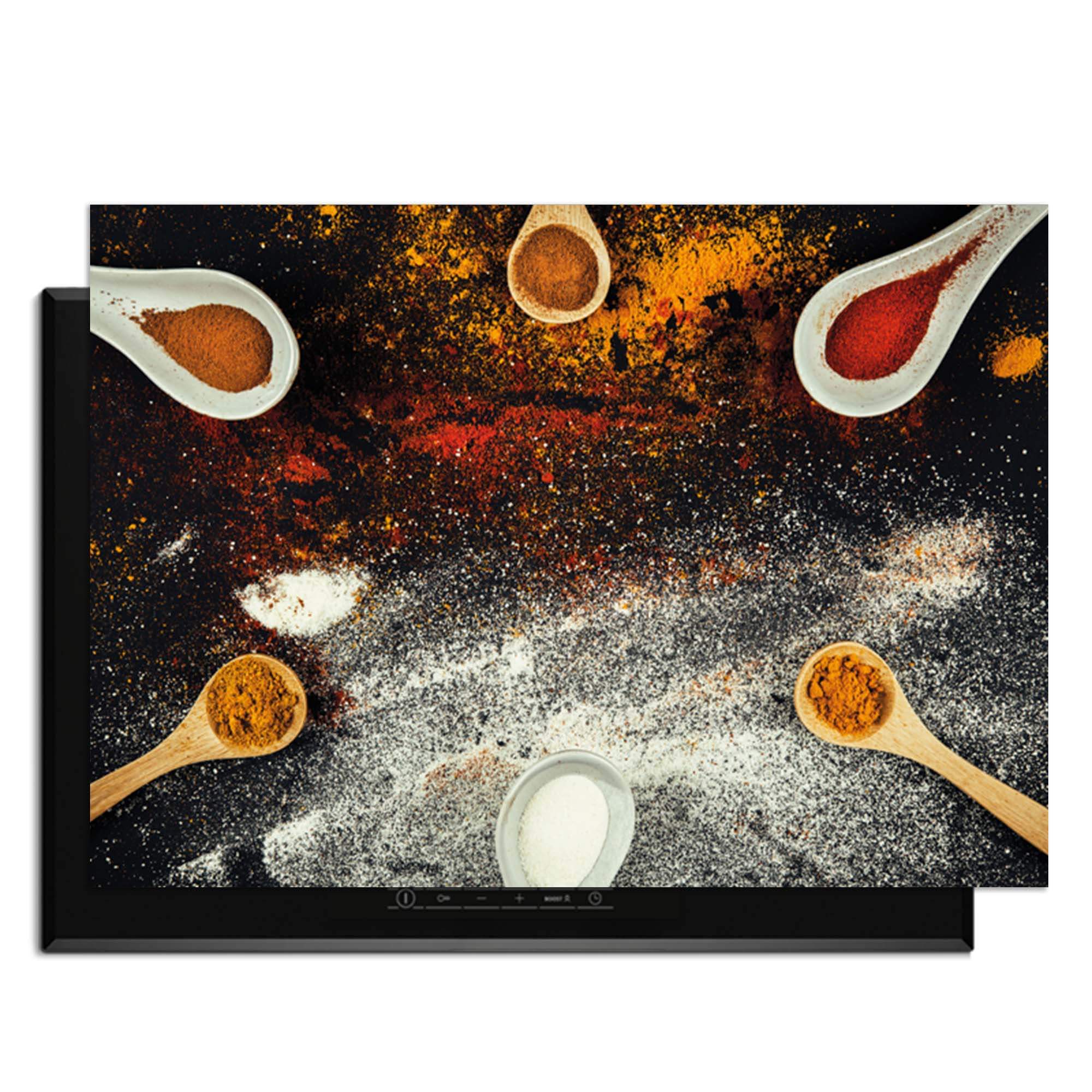 Spice Fusion - Herdabdeckplatte mit bunten Gewürzen und Holzlöffeln für eine stilvolle Küche.