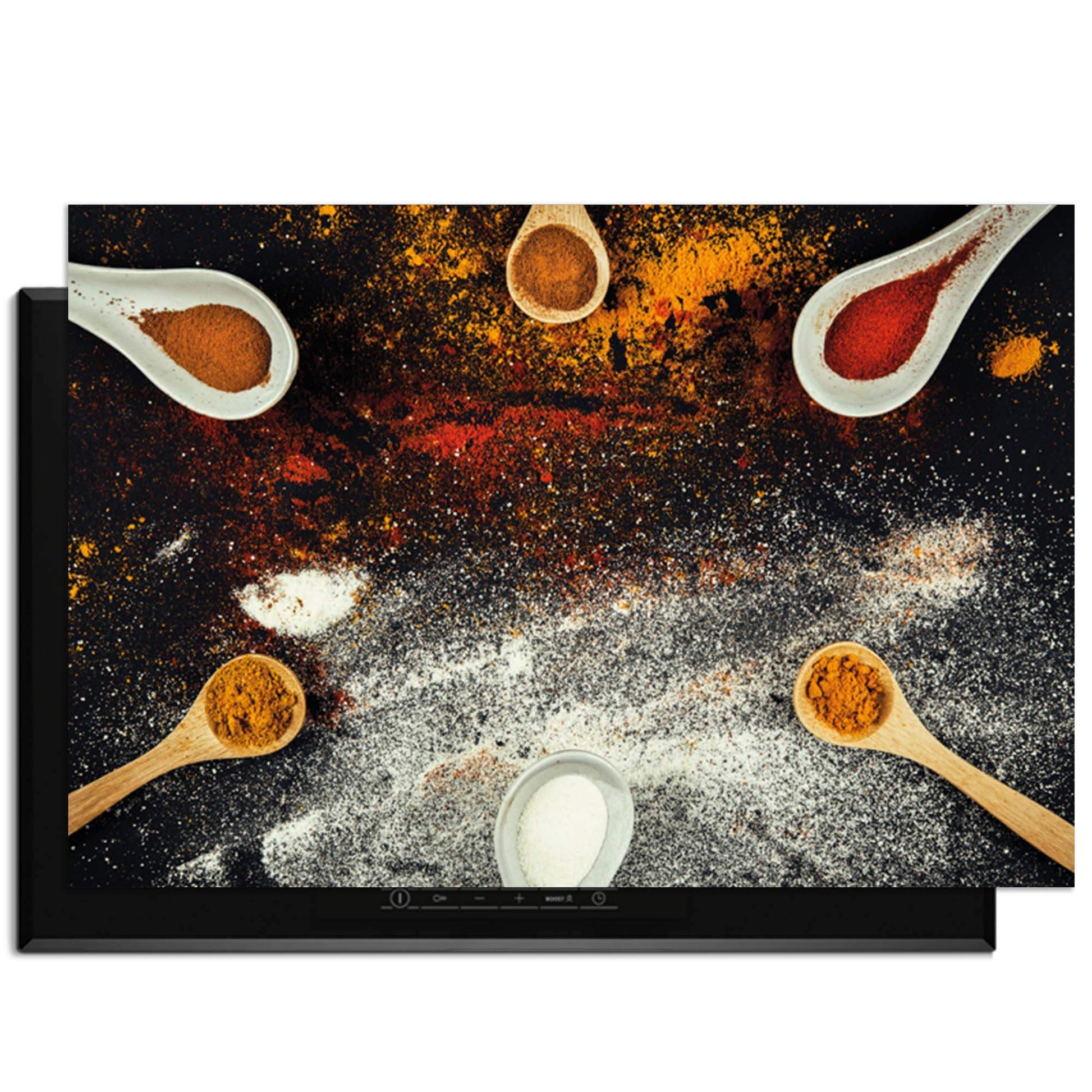 Spice Fusion - Herdabdeckplatte mit Gewürzen und Holzlöffeln auf einem stilvollen Hintergrund.