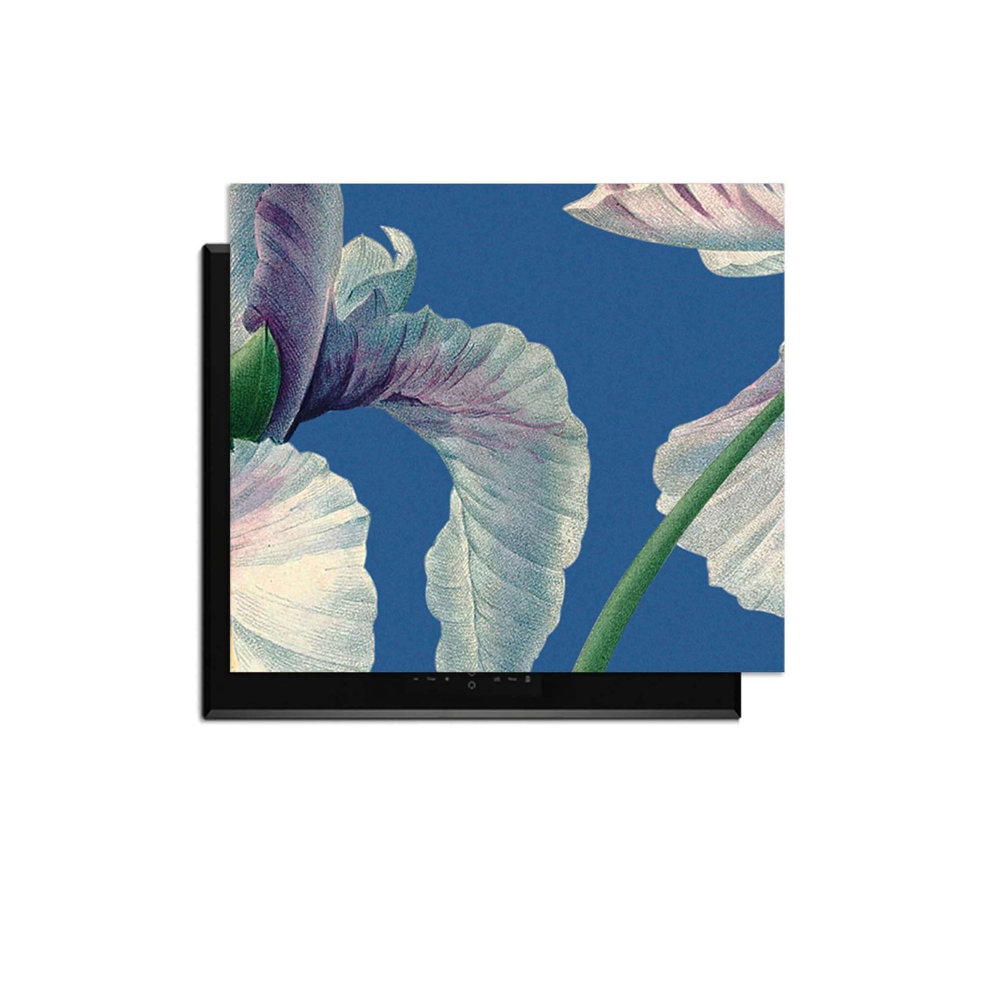 Blue Iris Grace - Herdabdeckplatte mit eleganten blauen Schwertlilien auf einem tiefen Hintergrund.
