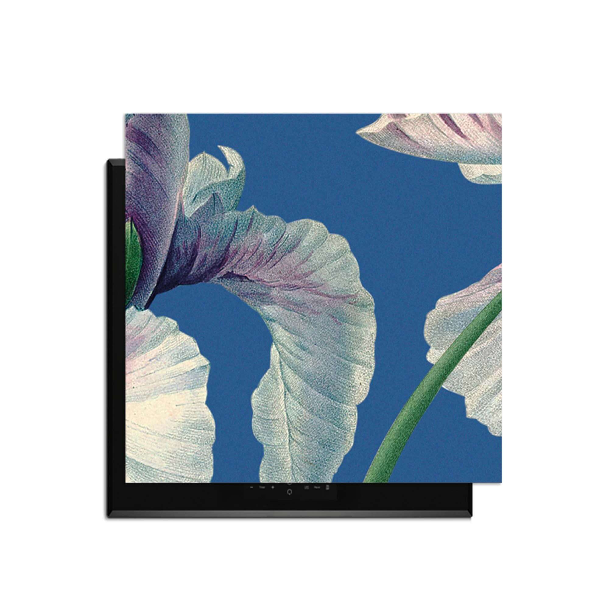Blue Iris Grace - Herdabdeckplatte mit eleganten blauen Schwertlilien auf einem stilvollen Hintergrund.