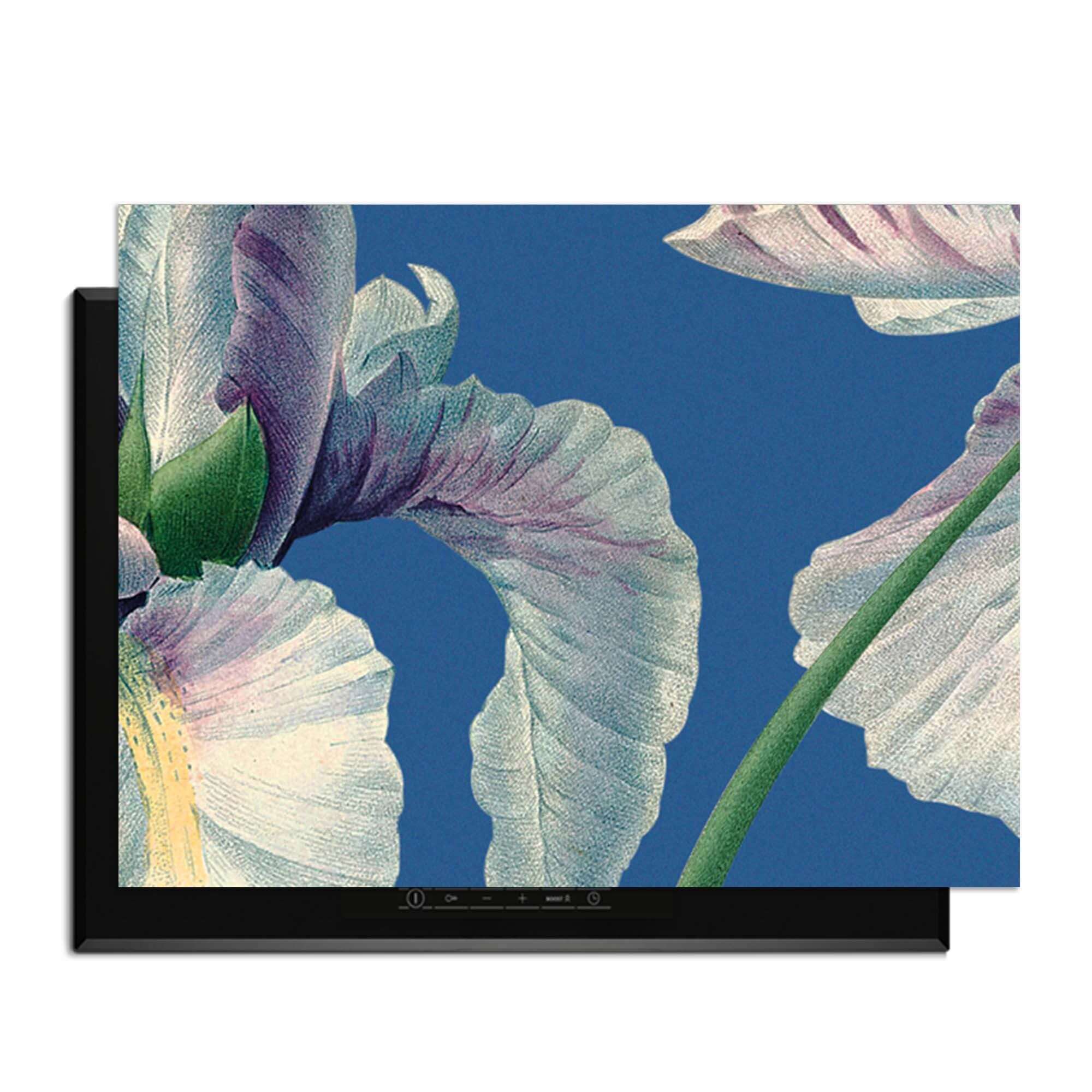 Blue Iris Grace - Herdabdeckplatte mit blauen Schwertlilien im Vintage-Stil auf einem tiefen Hintergrund, elegant für Ihre Küche.