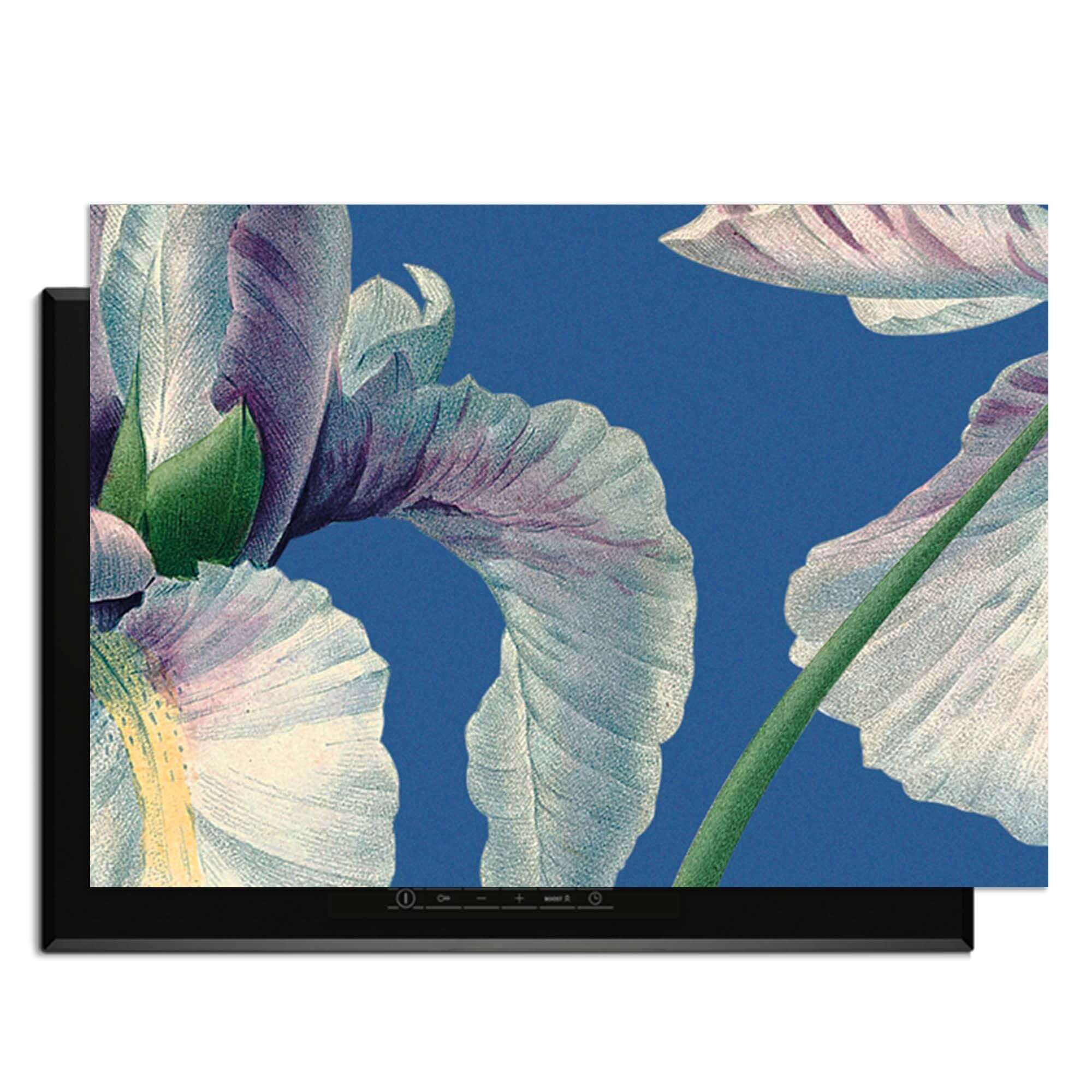Blue Iris Grace - Herdabdeckplatte mit elegantem Vintage-Design von Schwertlilien auf blauem Hintergrund.