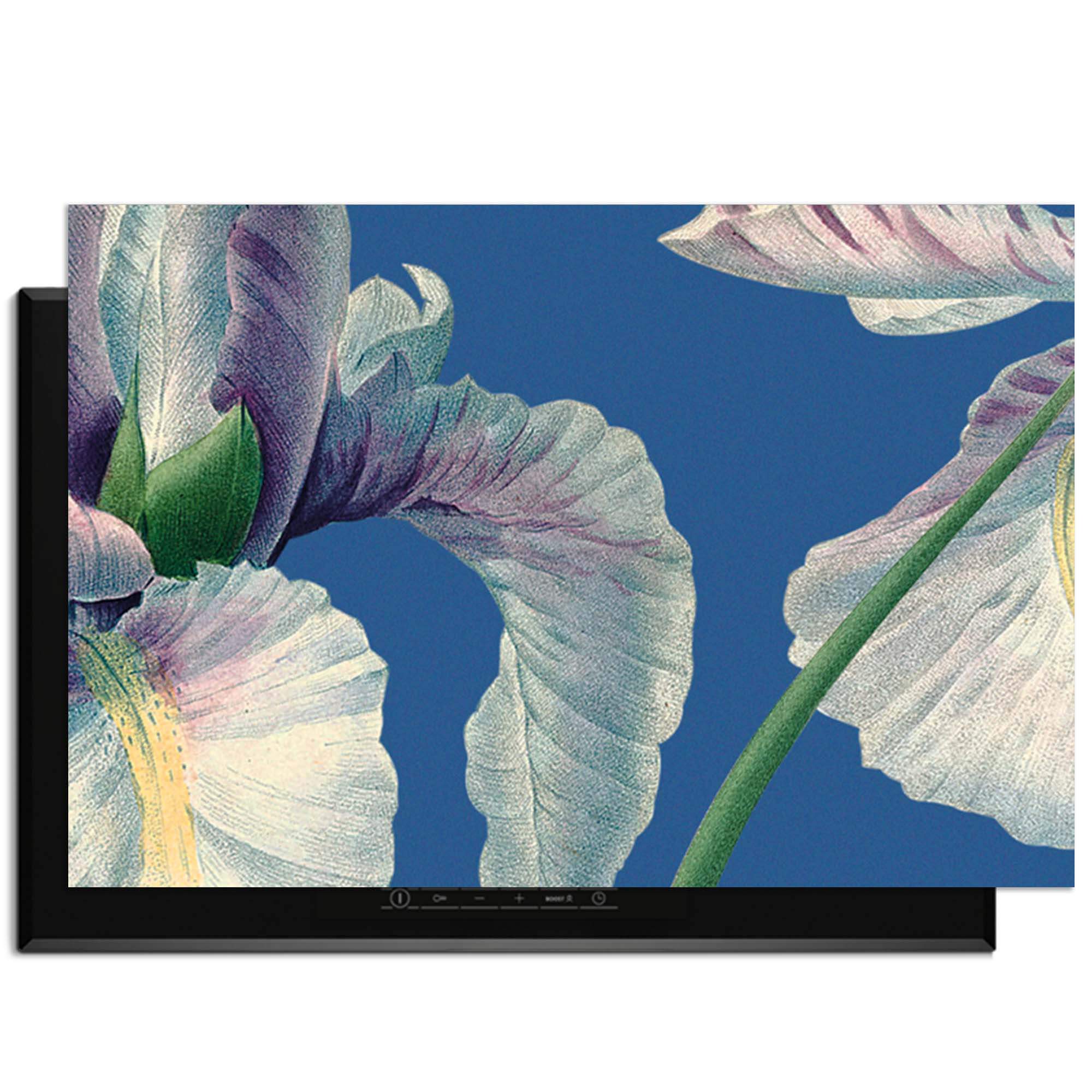 Blue Iris Grace - Herdabdeckplatte mit eleganten blauen Schwertlilien auf einem tiefen Hintergrund.