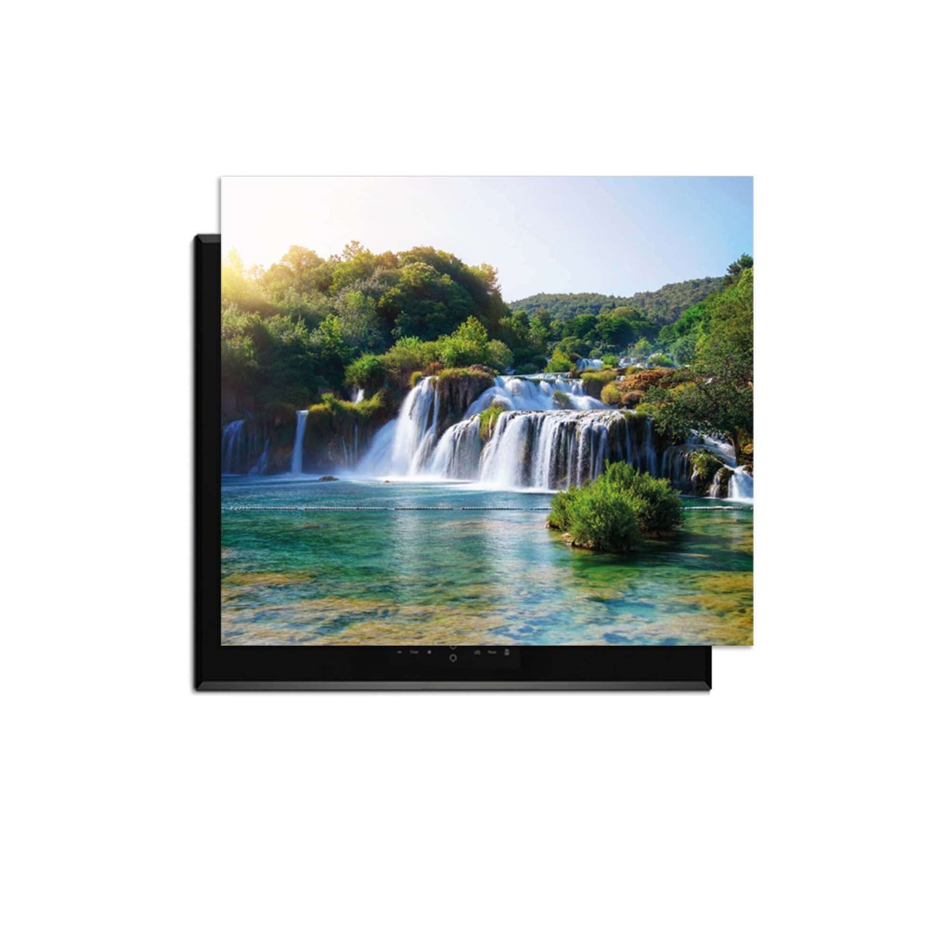 Whispering Falls - Induktionswächter mit einem ruhigen Wasserfall in einer grünen Oase.