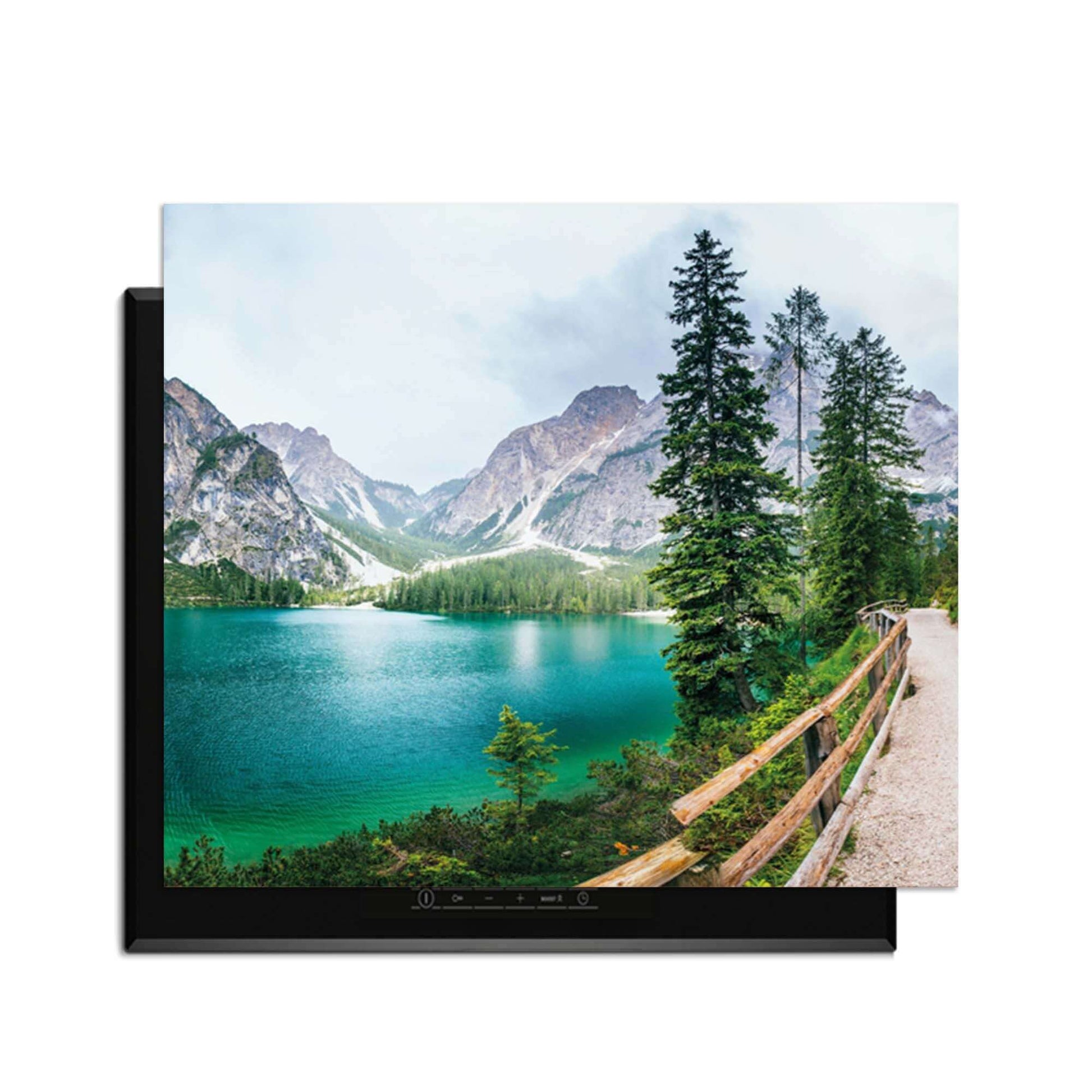 Emerald Lake Serenity - Herdabdeckplatte mit einem idyllischen Bergsee und Grüntönen.
