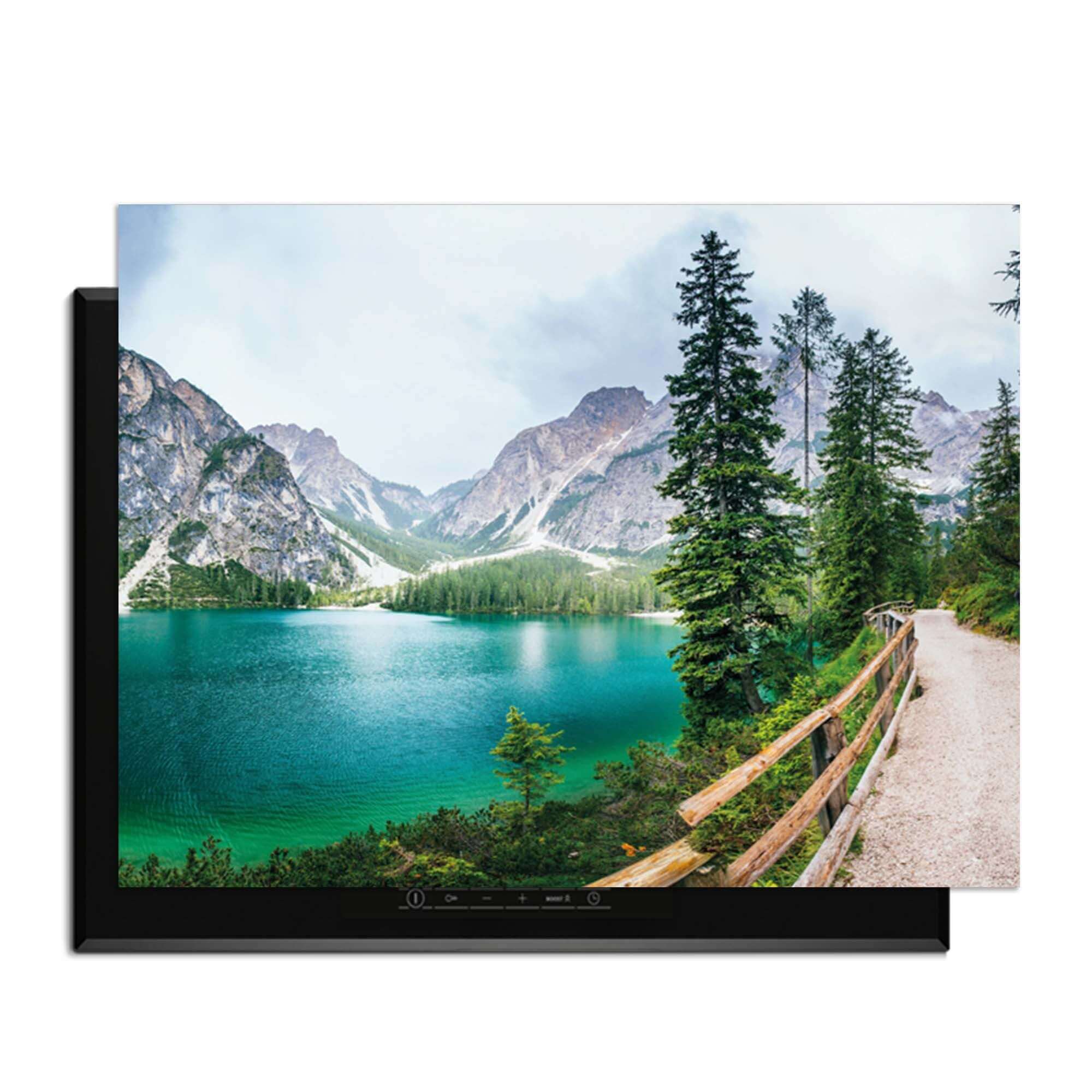 Emerald Lake Serenity - Induktionswächter mit ruhigem Blick auf einen Bergsee und die Natur.