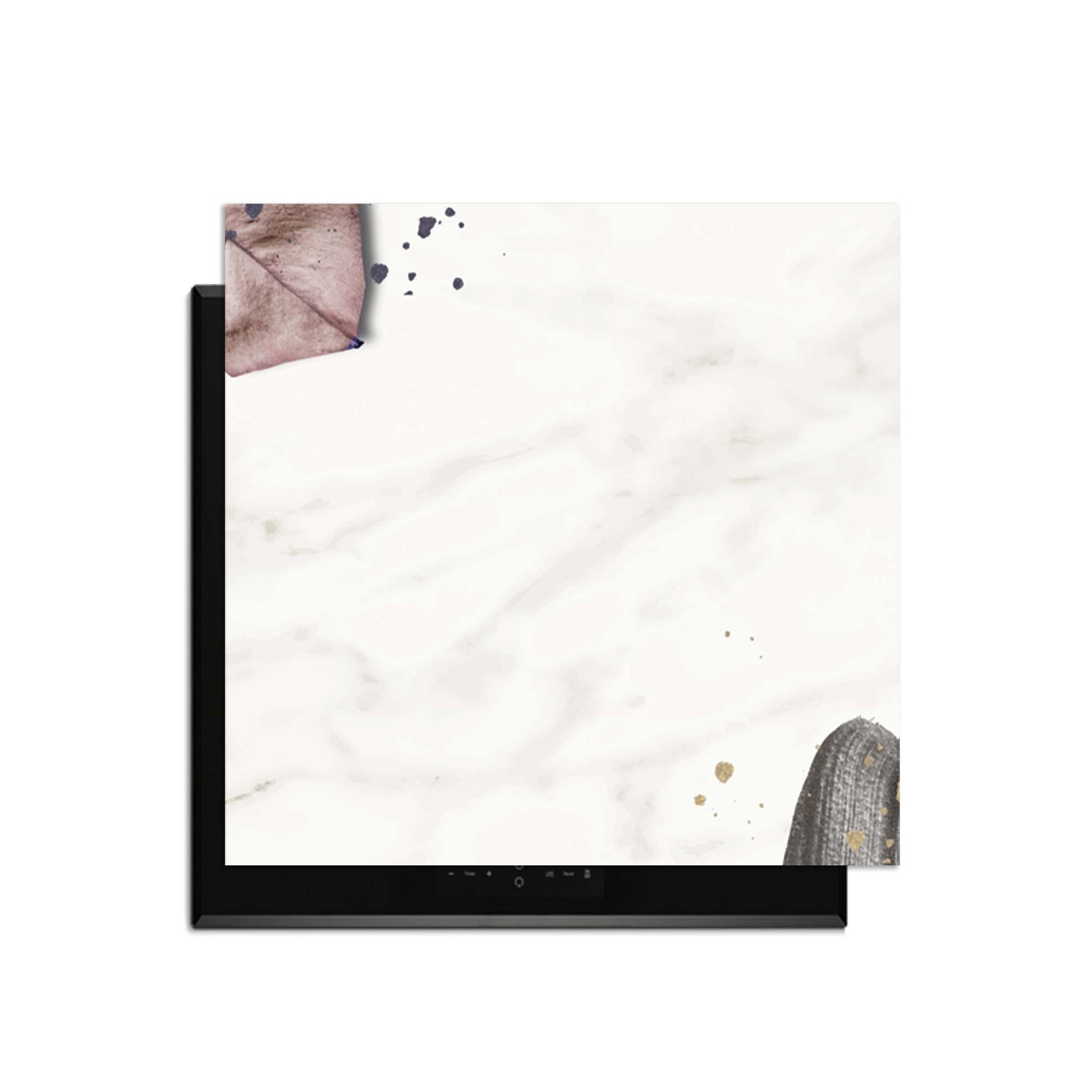 Soft Blush - Herdabdeckplatte mit botanischen Akzenten auf weißem Hintergrund.
