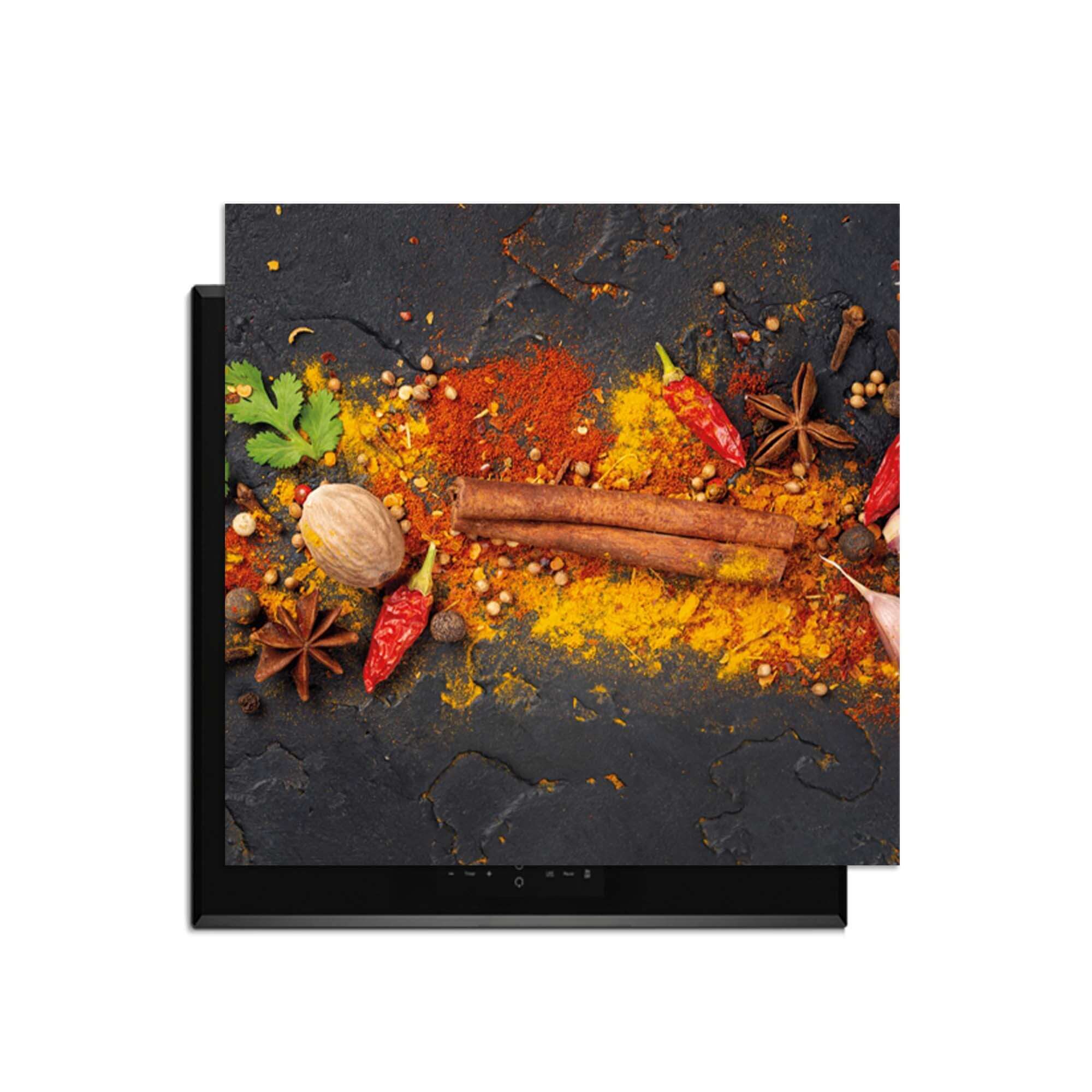 Spice Canvas - Herdabdeckplatte mit buntem Gewürzmotiv und anthrazitfarbenem Hintergrund.