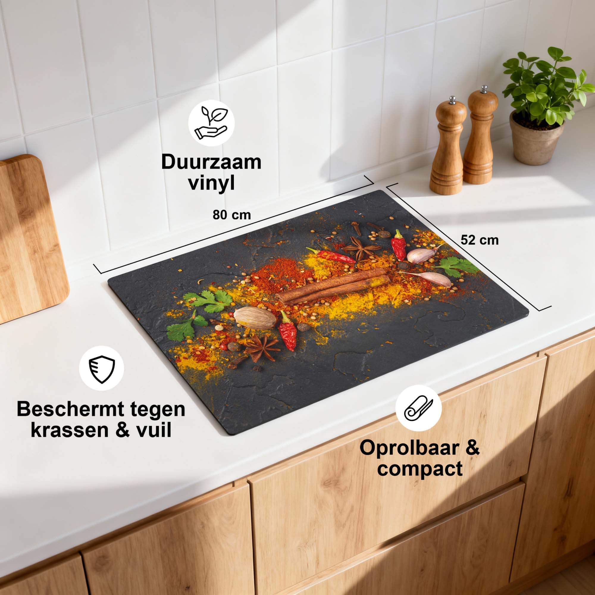 Spice Canvas - Herdabdeckplatte auf einer Küchenarbeitsplatte, buntes Gewürzmotiv auf anthrazitfarbenem Hintergrund.