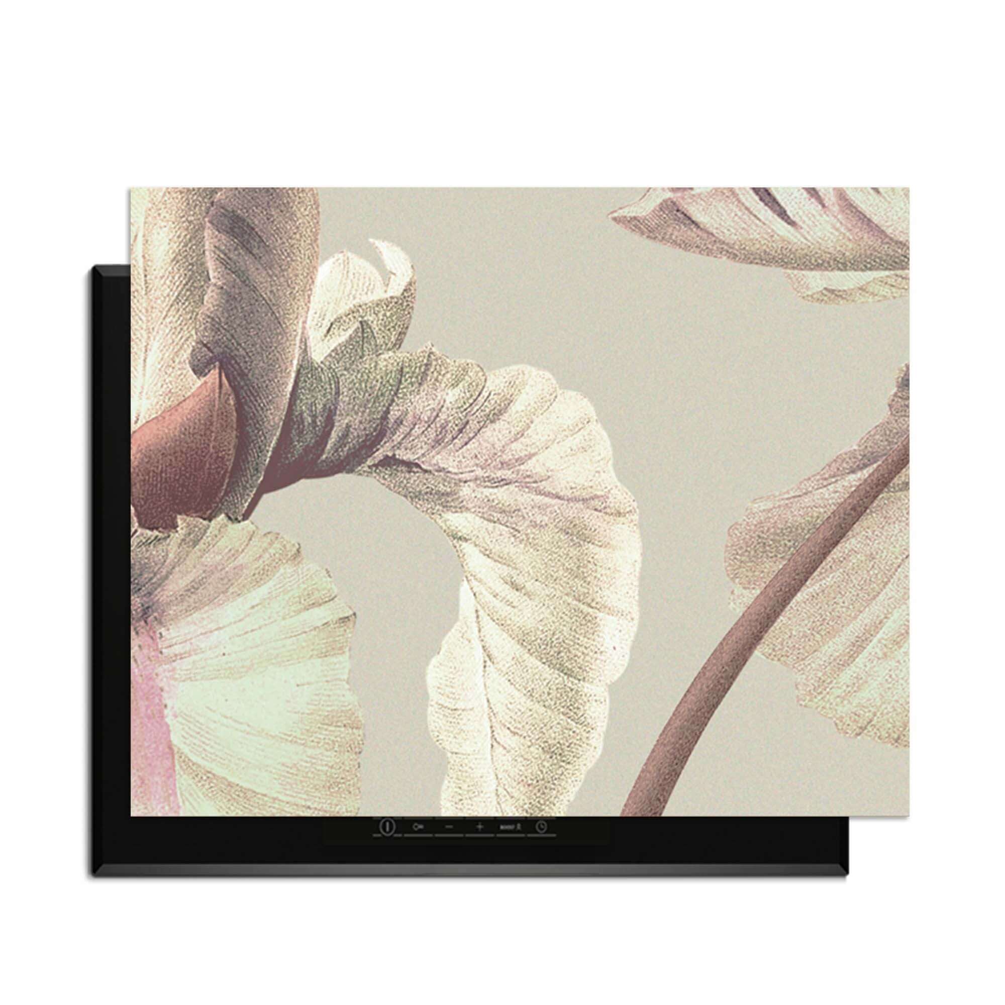Blush Iris - Herdabdeckplatte mit elegantem Blumendesign und Pastellfarben für eine stilvolle Küche.