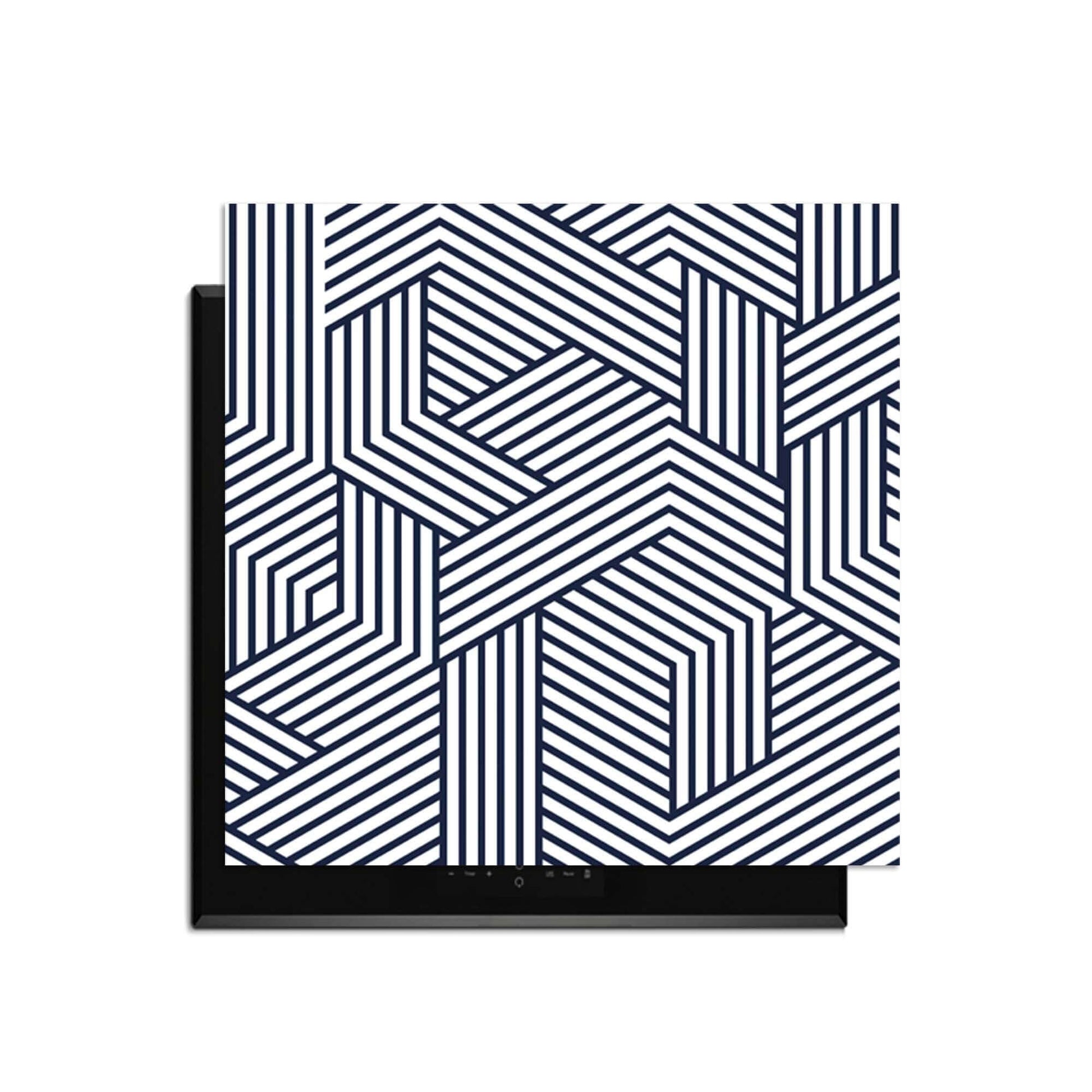 Lineares Labyrinth - Herdabdeckplatte mit geometrischem schwarz-weißem Linienmuster für einen modernen Look.