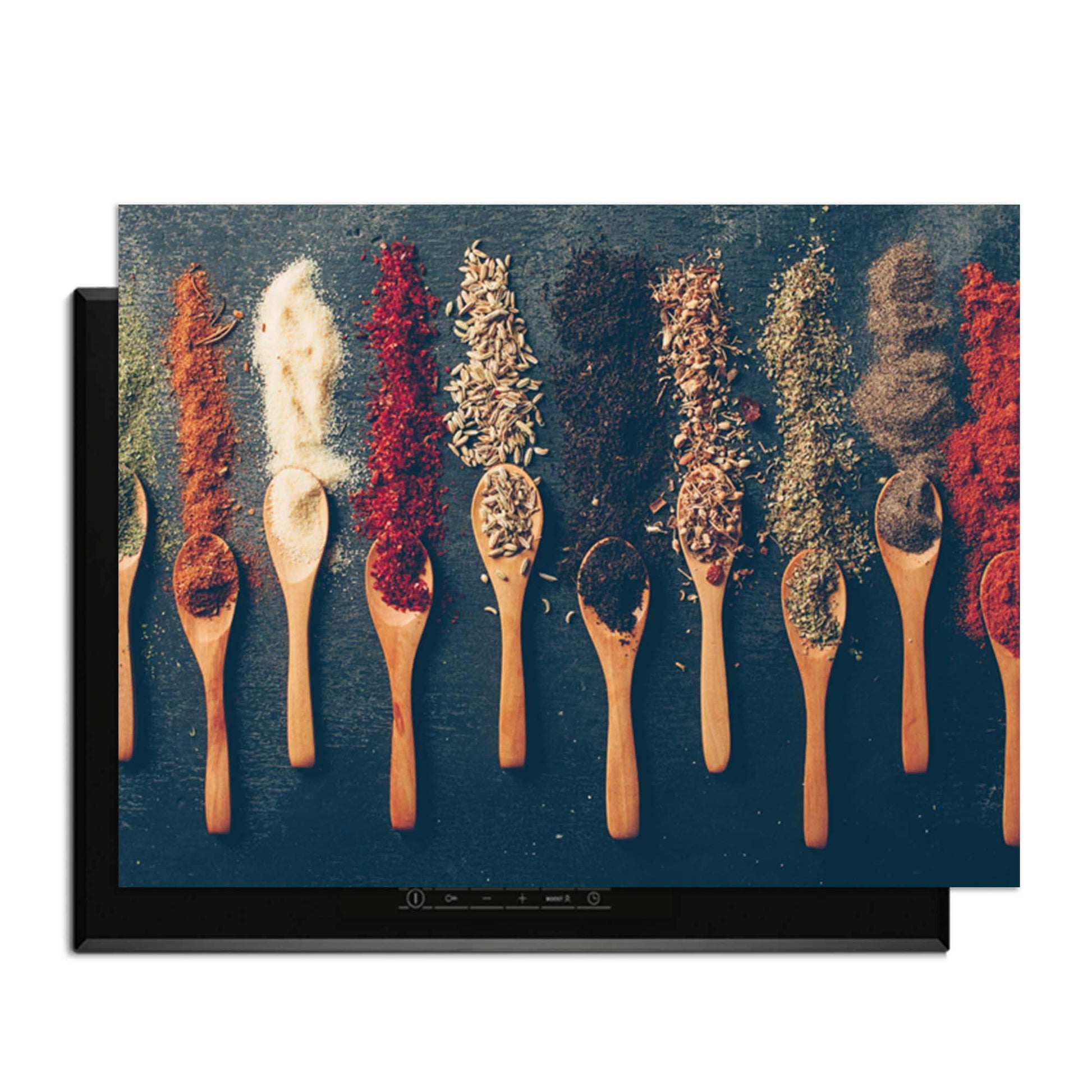 Spice Palette - Herdabdeckplatte mit bunten Gewürzen auf Holzlöffel für eine lebendige Küche.