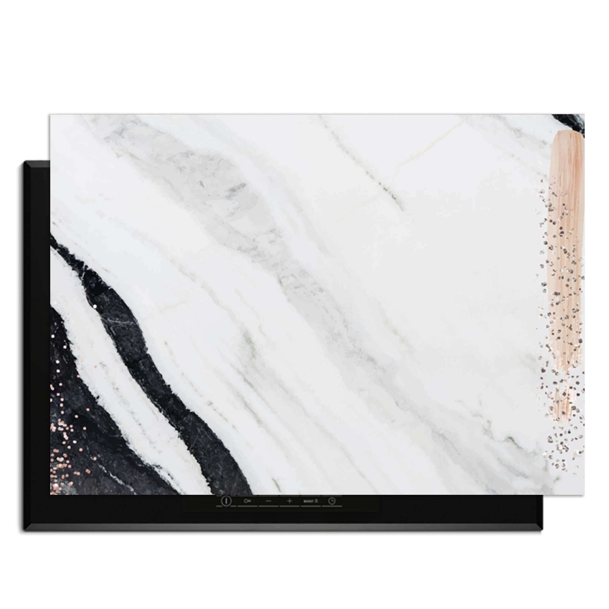 Marble Blush - Herdabdeckplatte mit luxuriöser Marmoroptik und Details in Blush und Bronze auf Induktionskochfeldern.