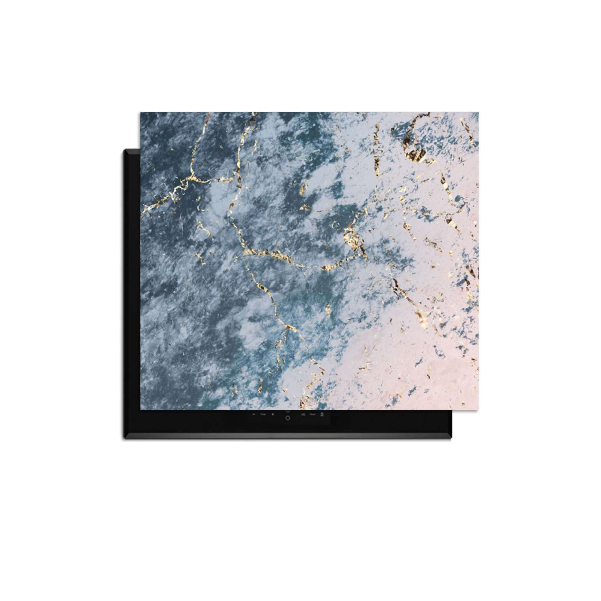 Elegant Ocean Marble - Herdabdeckplatte mit luxuriösem Marmormuster in Blau und Rosa.