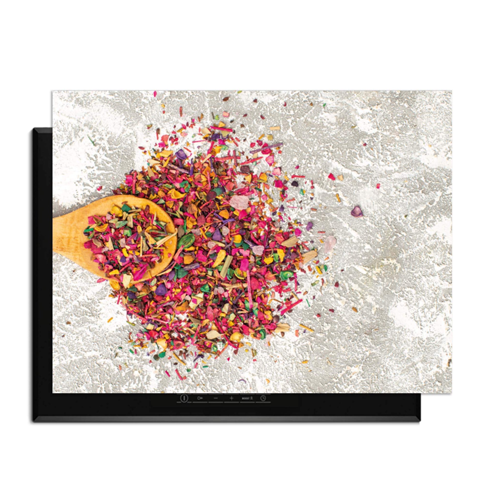 Spice Delight - Herdabdeckplatte mit bunten Gewürzen auf hellem Hintergrund, perfekt für jeden Küchenstil.