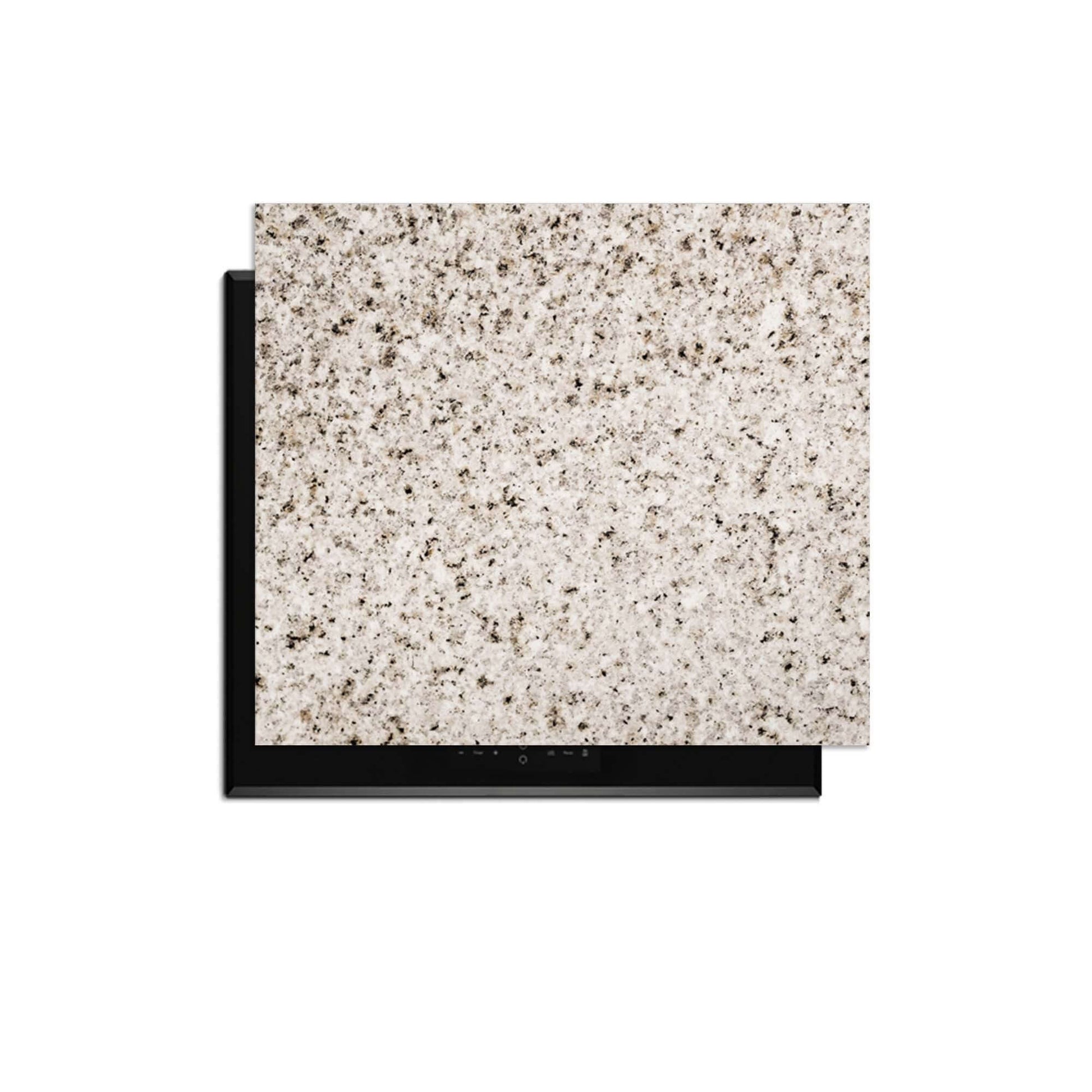 Almond Granite - Herdabdeckplatte auf dem Induktionskochfeld für Schutz und Stil.
