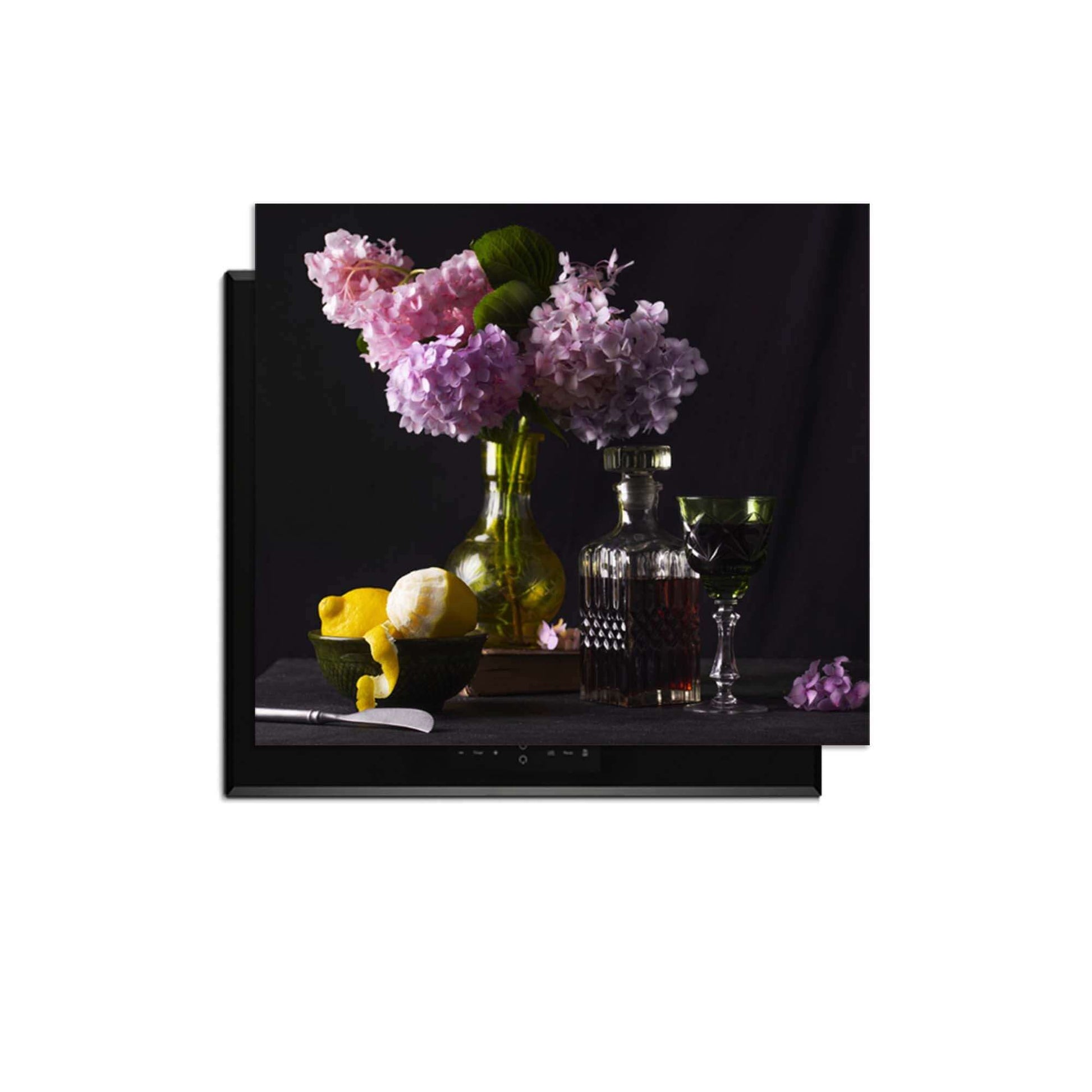 Baroque Bloom - Herdabdeckplatte mit Blumen, Zitronen und Gläsern auf einem stilvollen Hintergrund