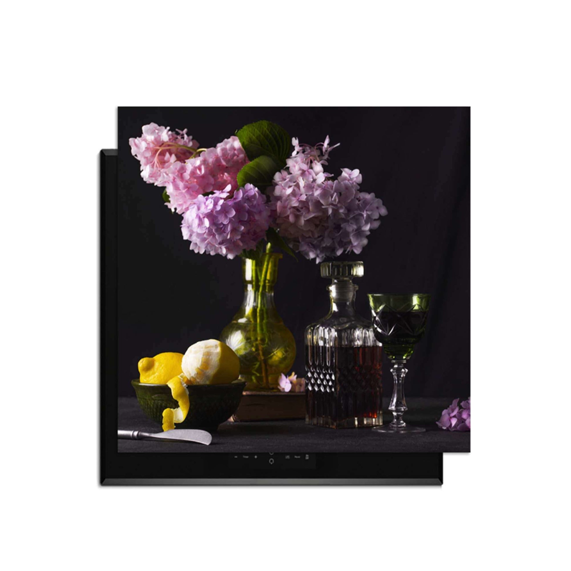 Baroque Bloom - Herdabdeckplatte mit einem Blumenbouquet und Früchten für ein elegantes Küchenambiente.