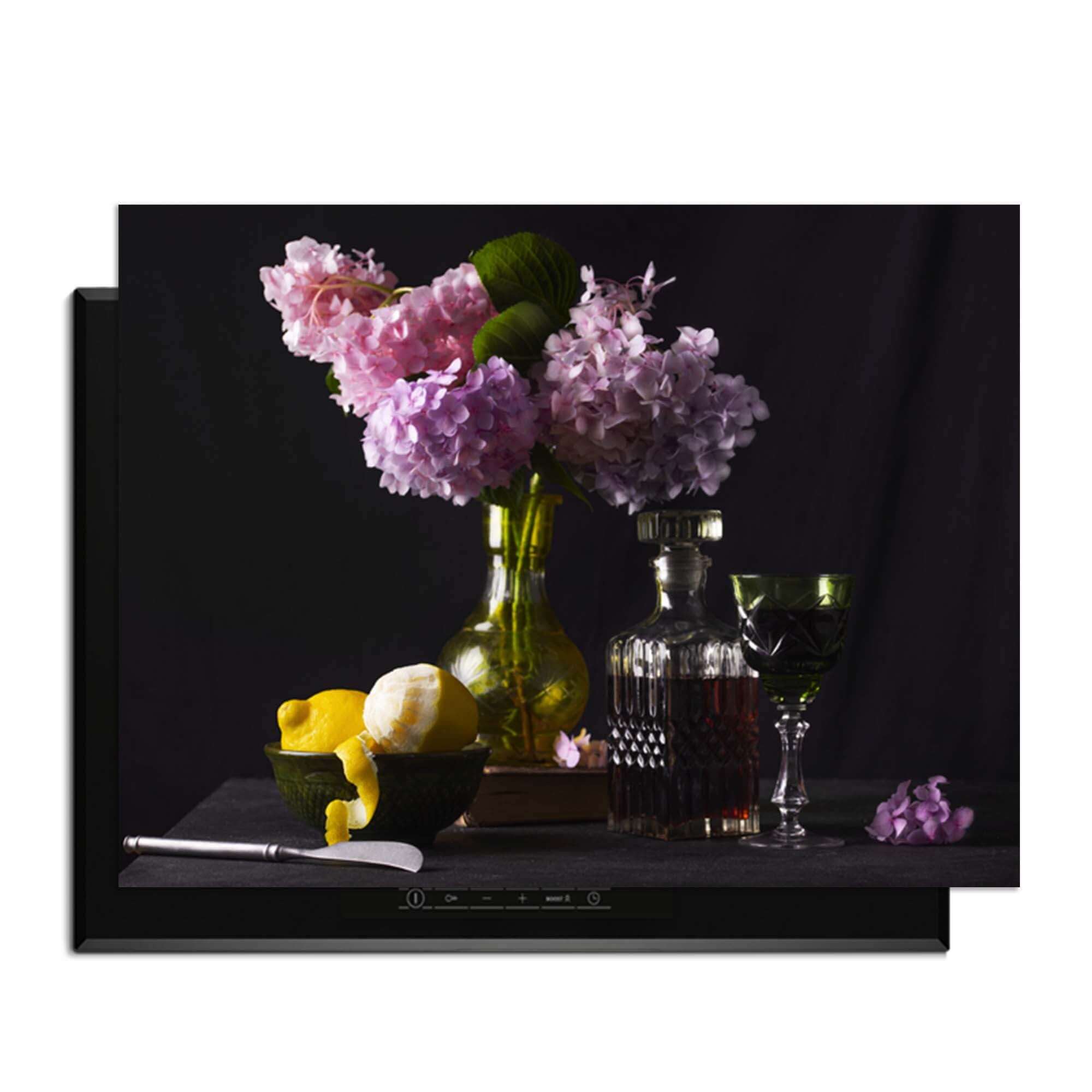 Baroque Bloom - Herdabdeckplatte mit Blumen, Obst und einem eleganten Arrangement für die Küche.