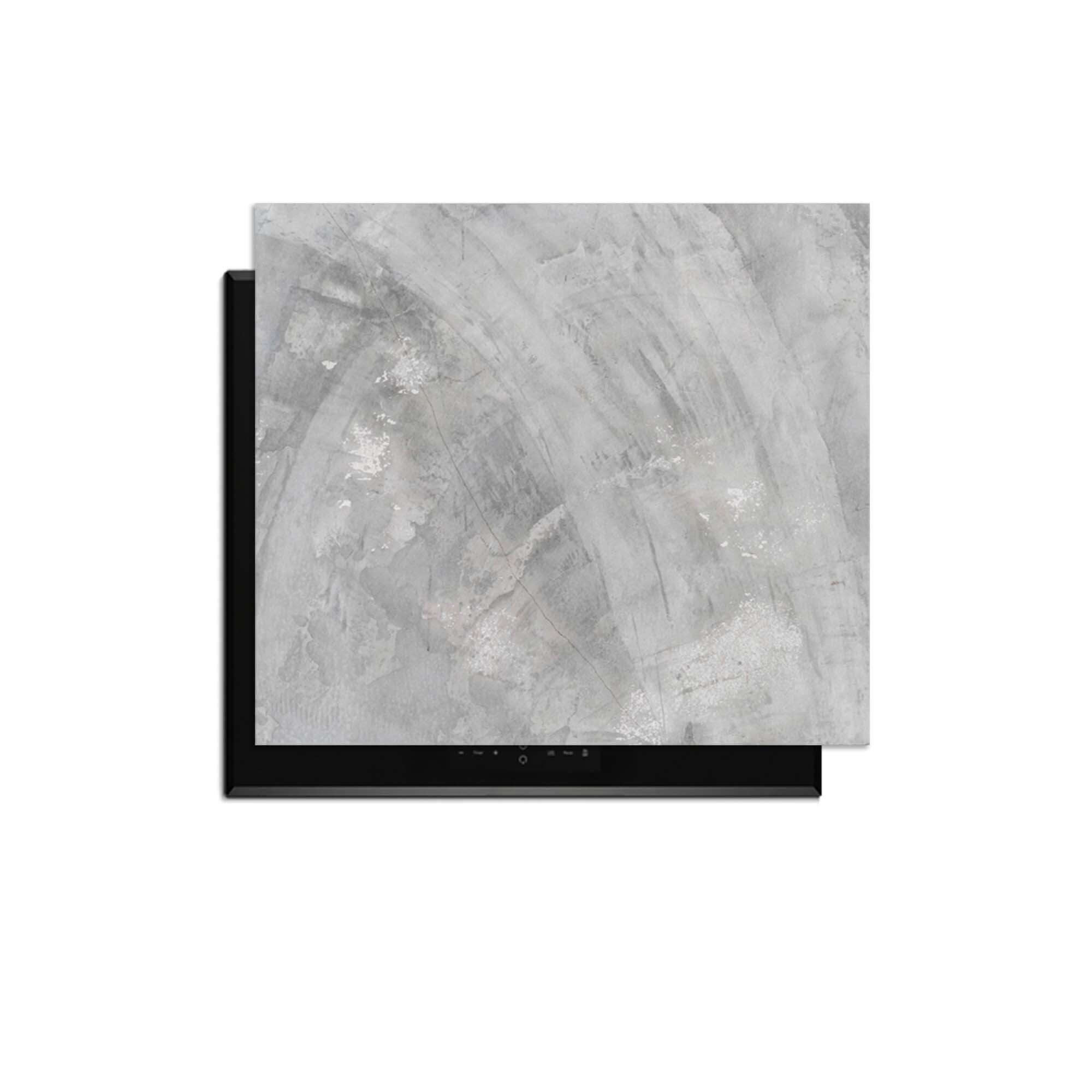 Concrete Flow - Herdabdeckplatte auf Induktionskochfeld mit grauem, modernem Look.