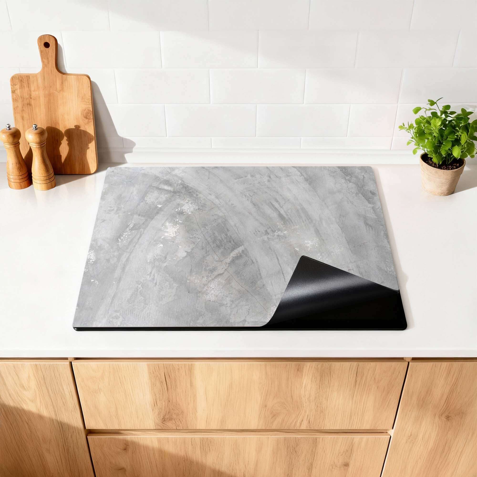 Detaillierter Winkel des Concrete Flow Herdabdeckplatte mit rutschfester Beschichtung.