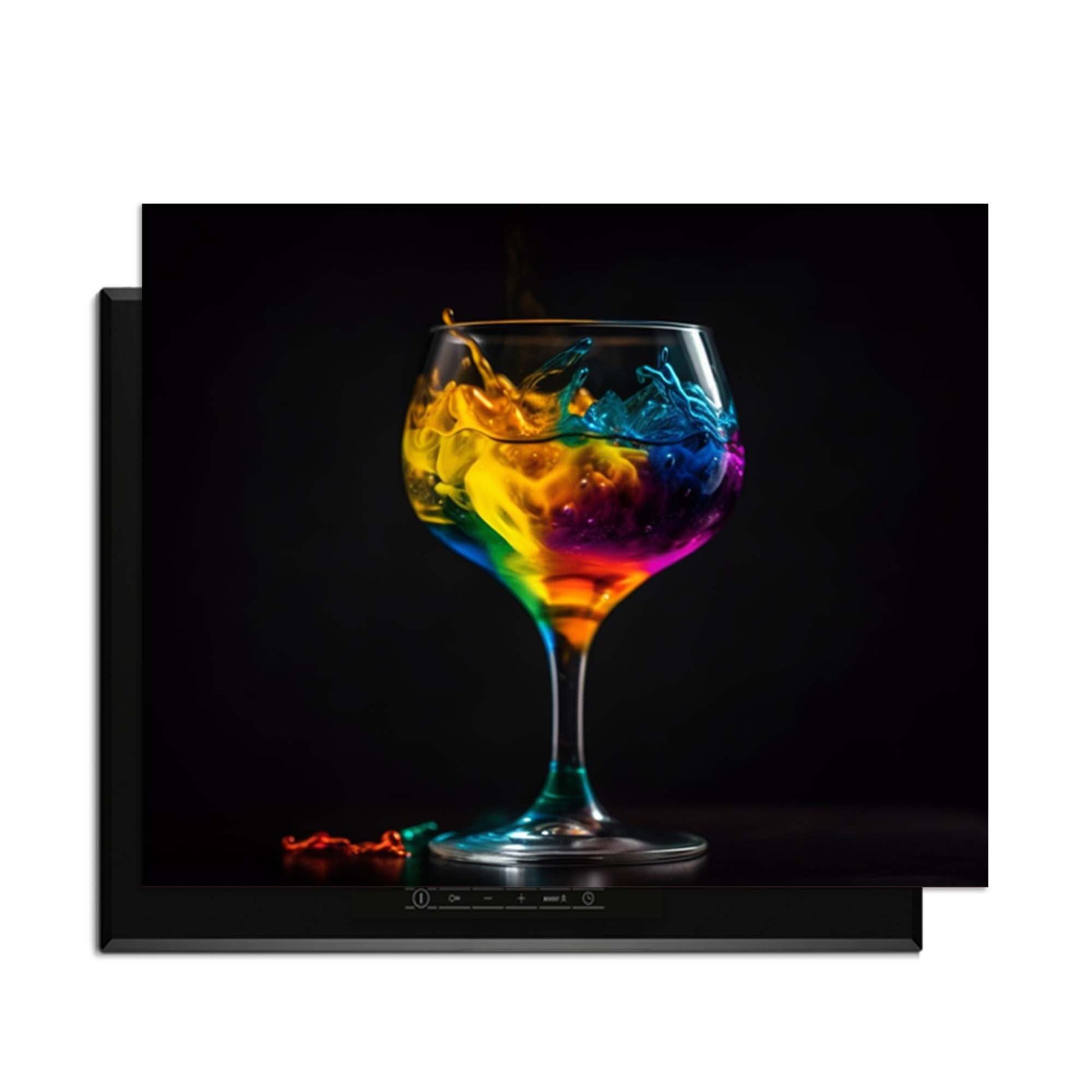 Drip & Sip - Herdabdeckplatte mit buntem Cocktail im Glas auf dunklem Hintergrund